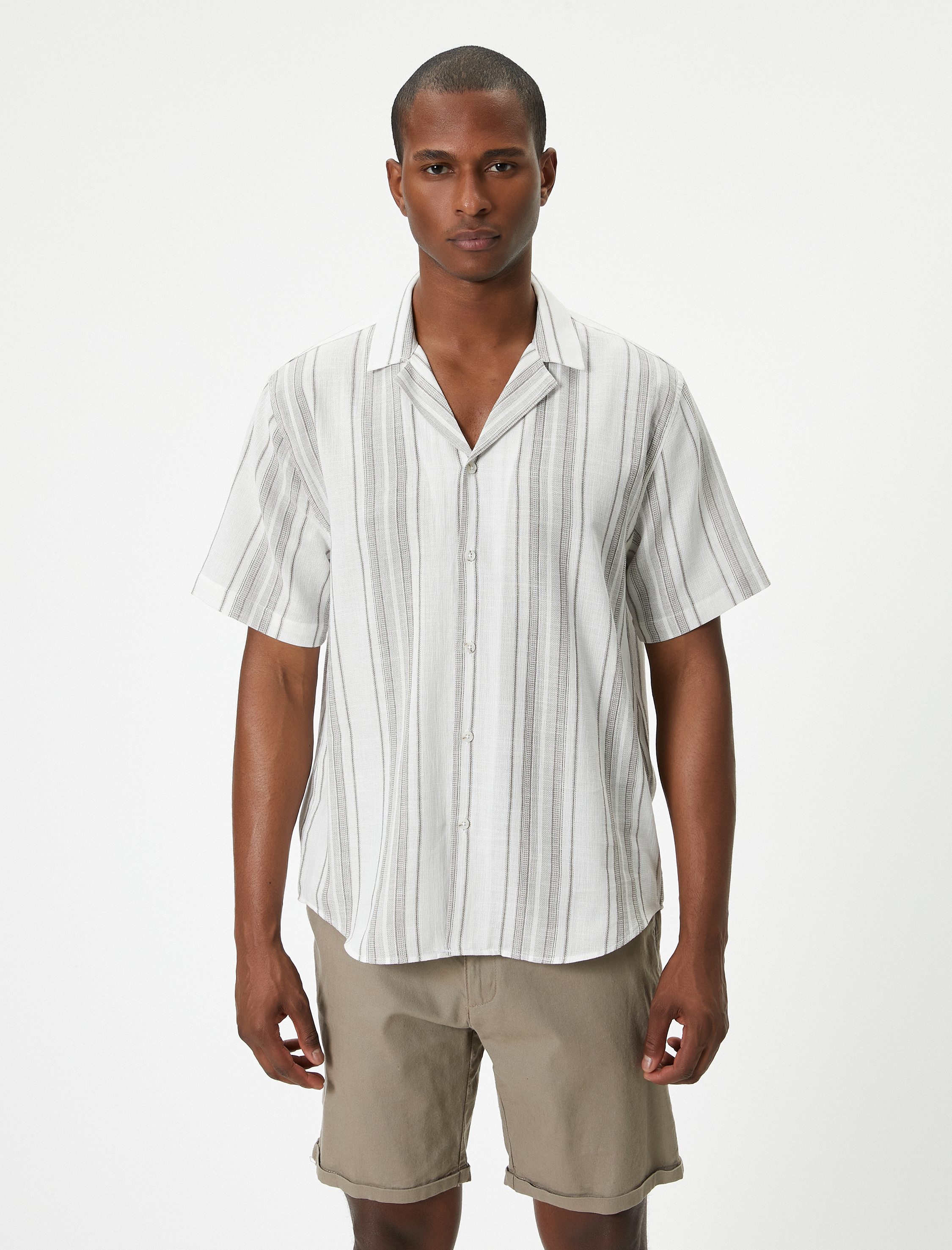   Yazlık Gömlek Kısa Kollu Devrik Yaka Düğmeli Regular Fit