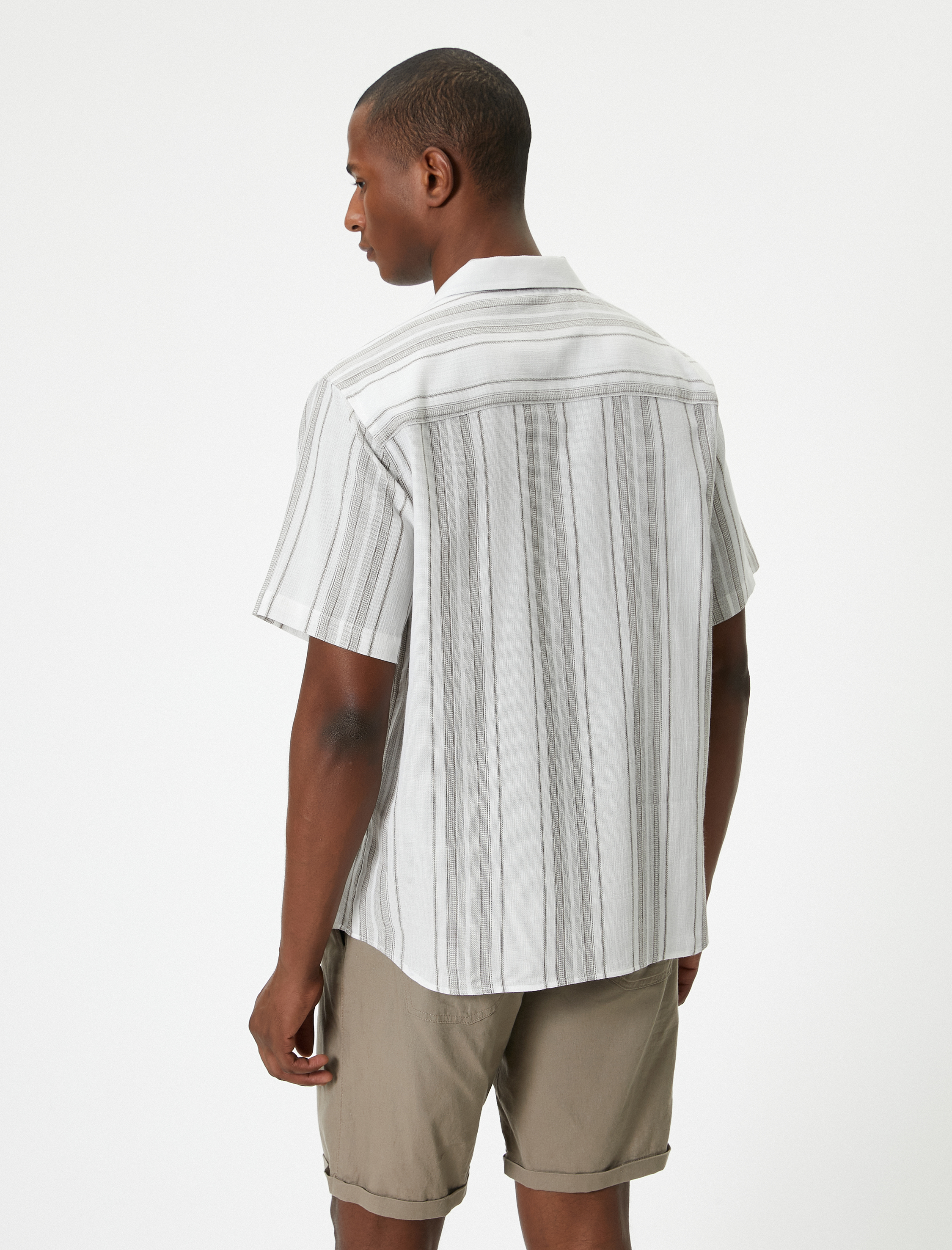   Yazlık Gömlek Kısa Kollu Devrik Yaka Düğmeli Regular Fit