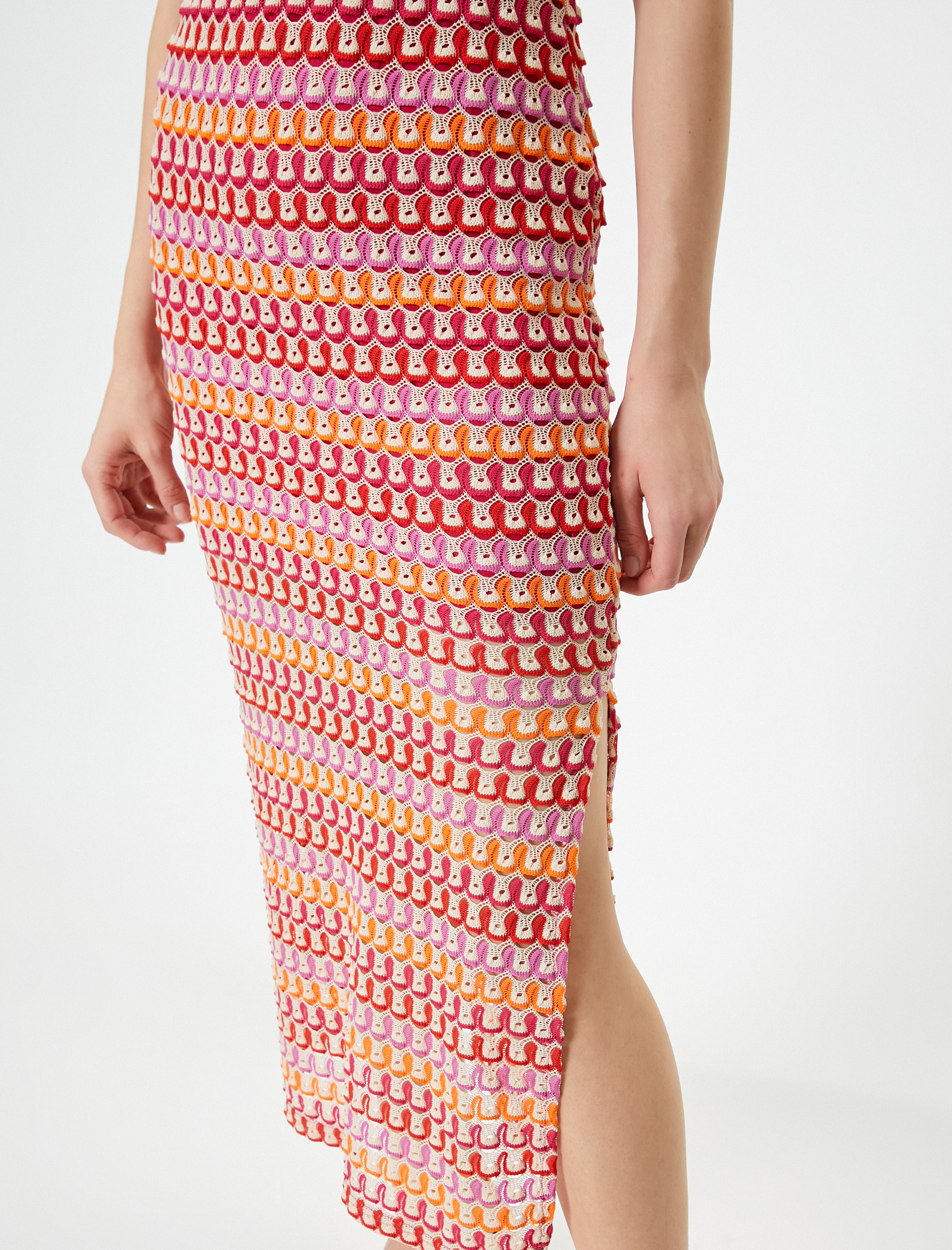   Midi Kroşe Elbise Halter Yaka Yırtmaç Detaylı