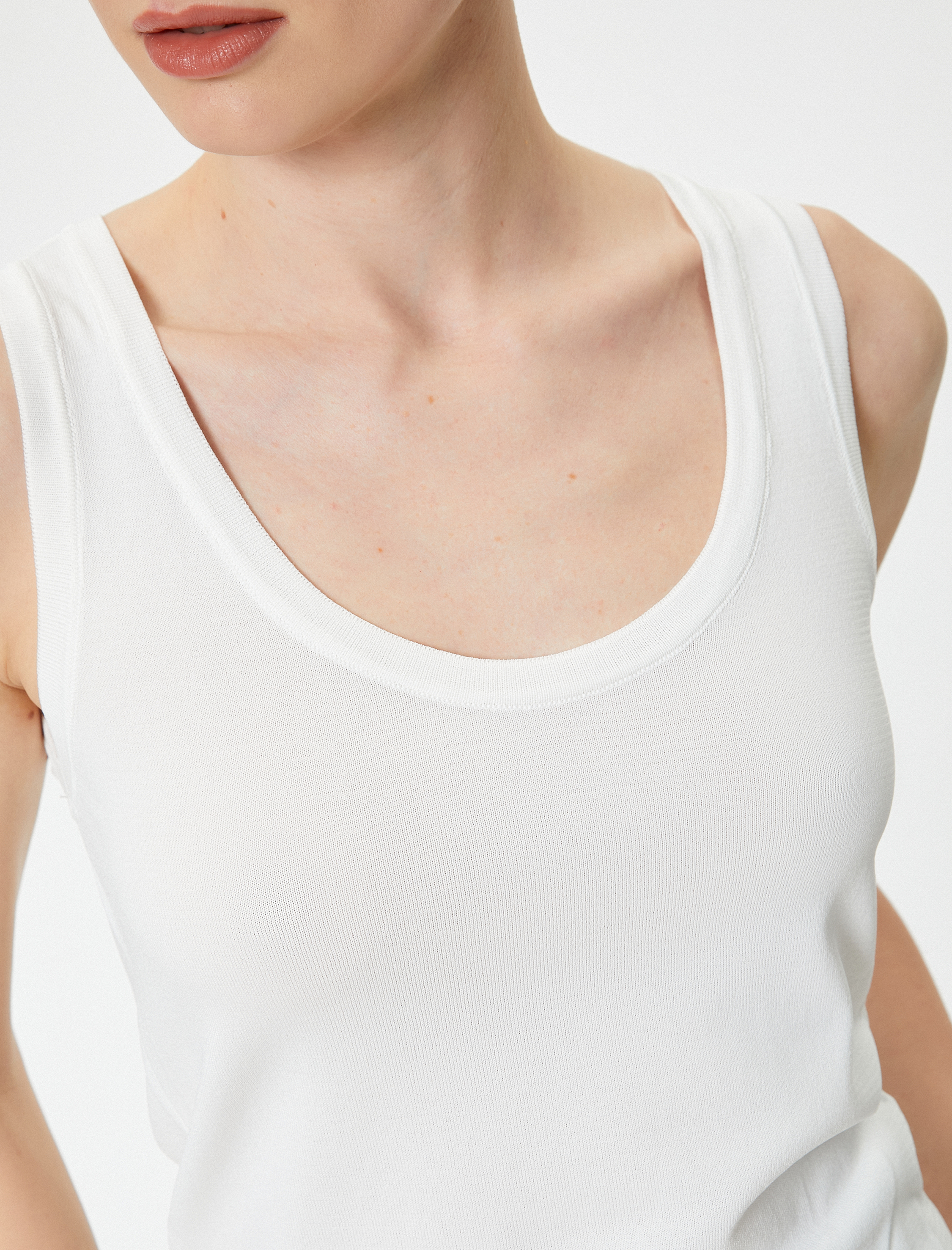 U Yaka Atlet Kalın Askılı Viskon Karışımlı Standart Kesim