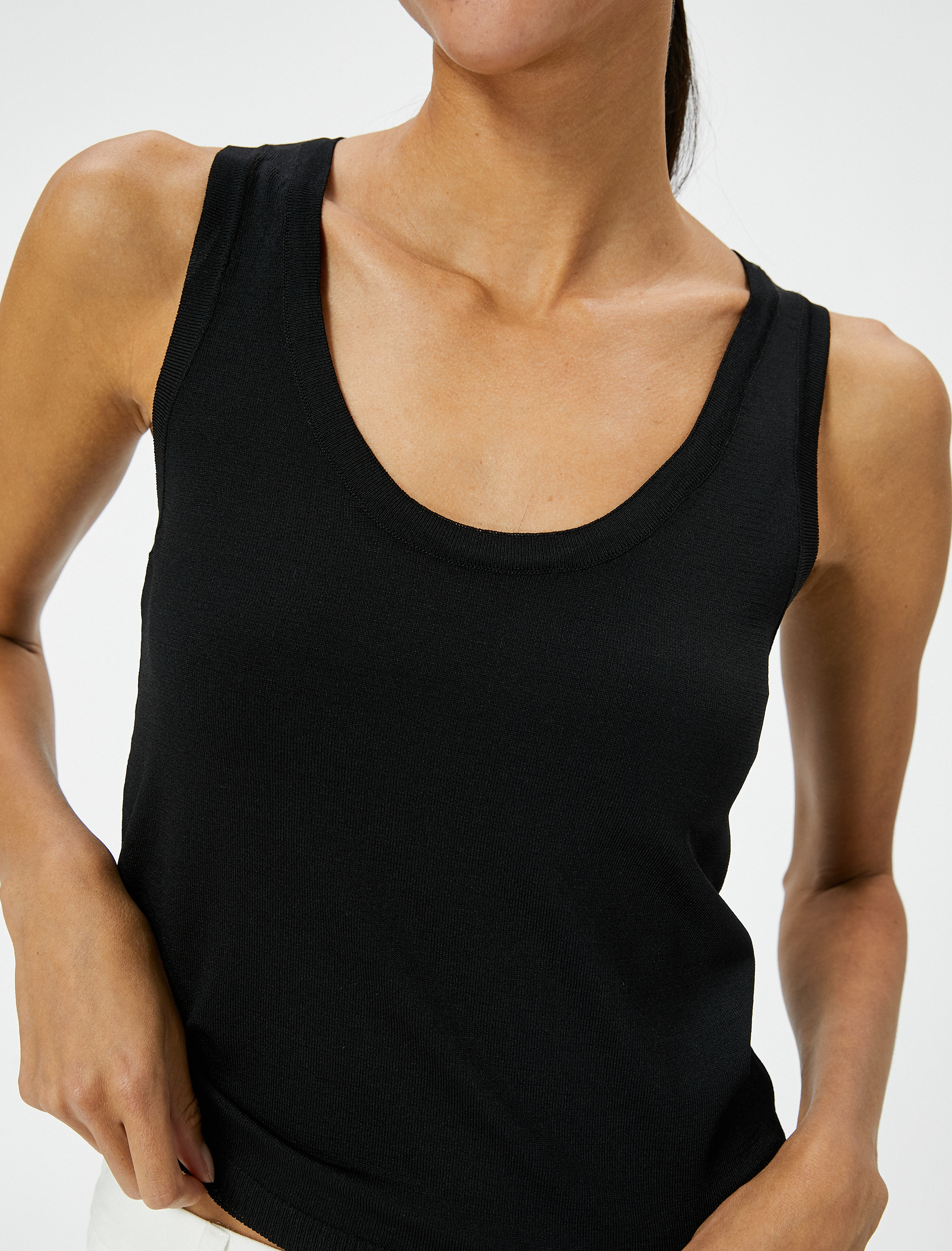 U Yaka Atlet Kalın Askılı Viskon Karışımlı Standart Kesim