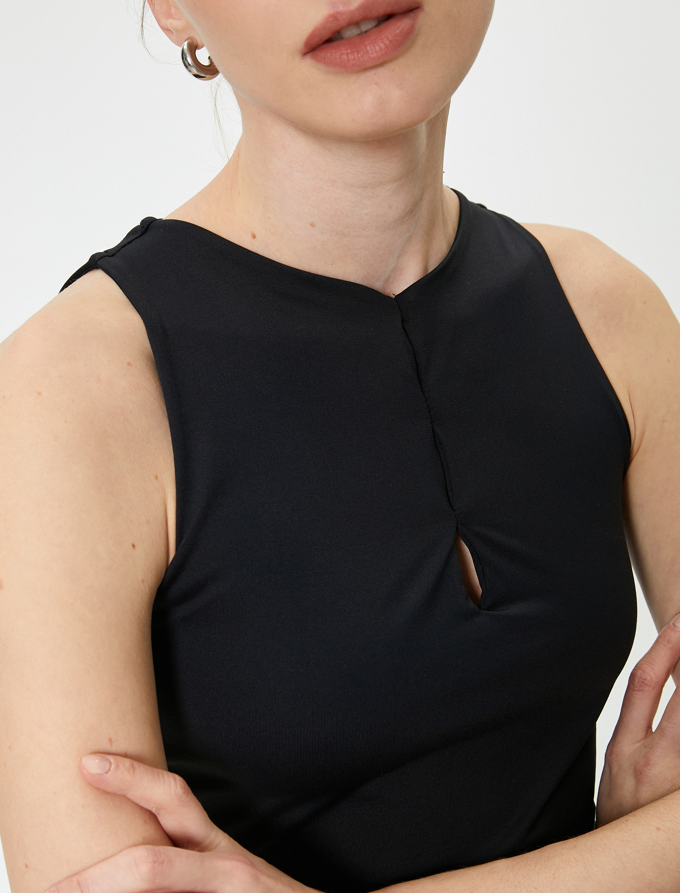   Crop Atlet Pencere Detaylı Bisiklet Yaka Slim Fit