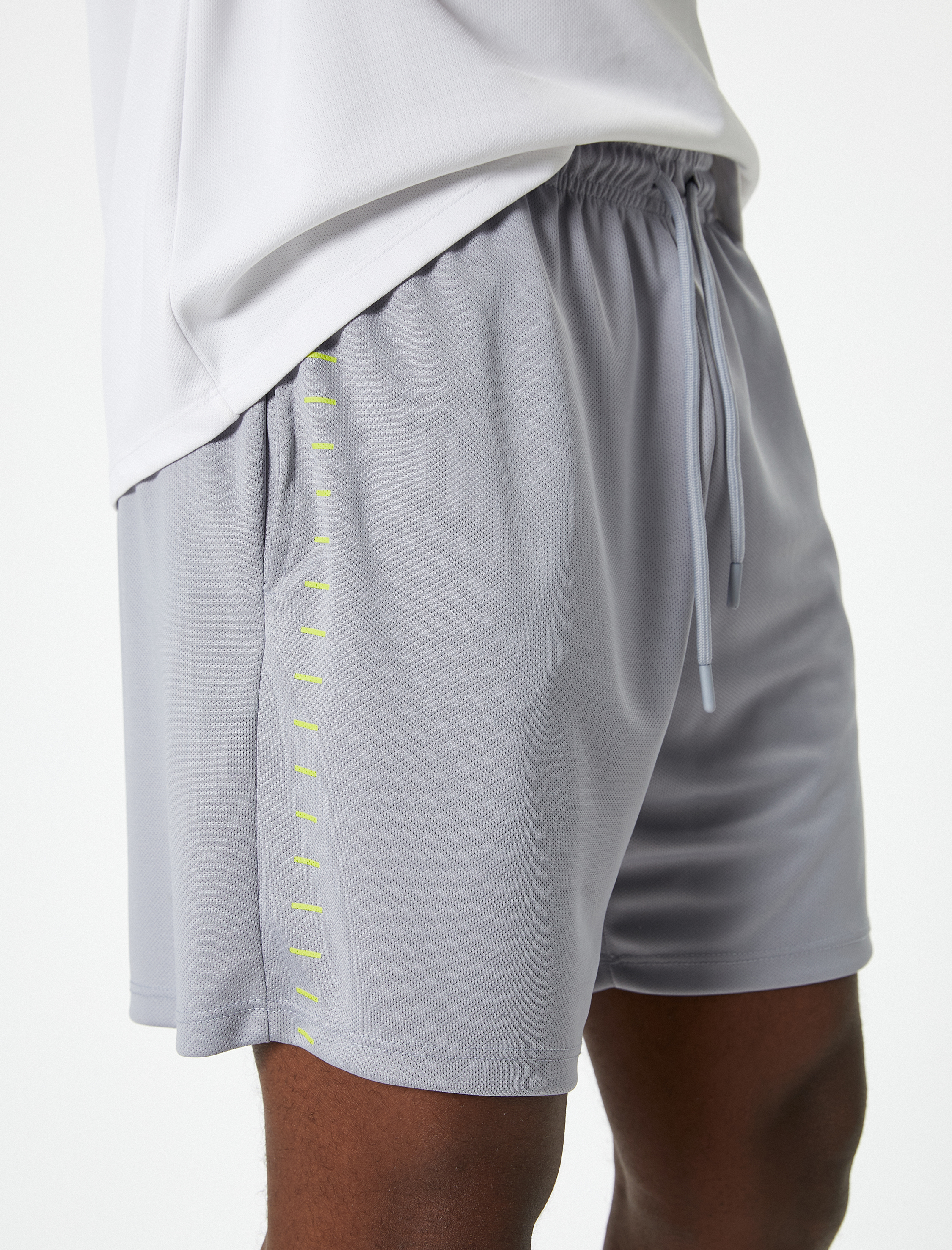   Spor Şort Beli Bağcıklı Şerit Baskılı Cepli