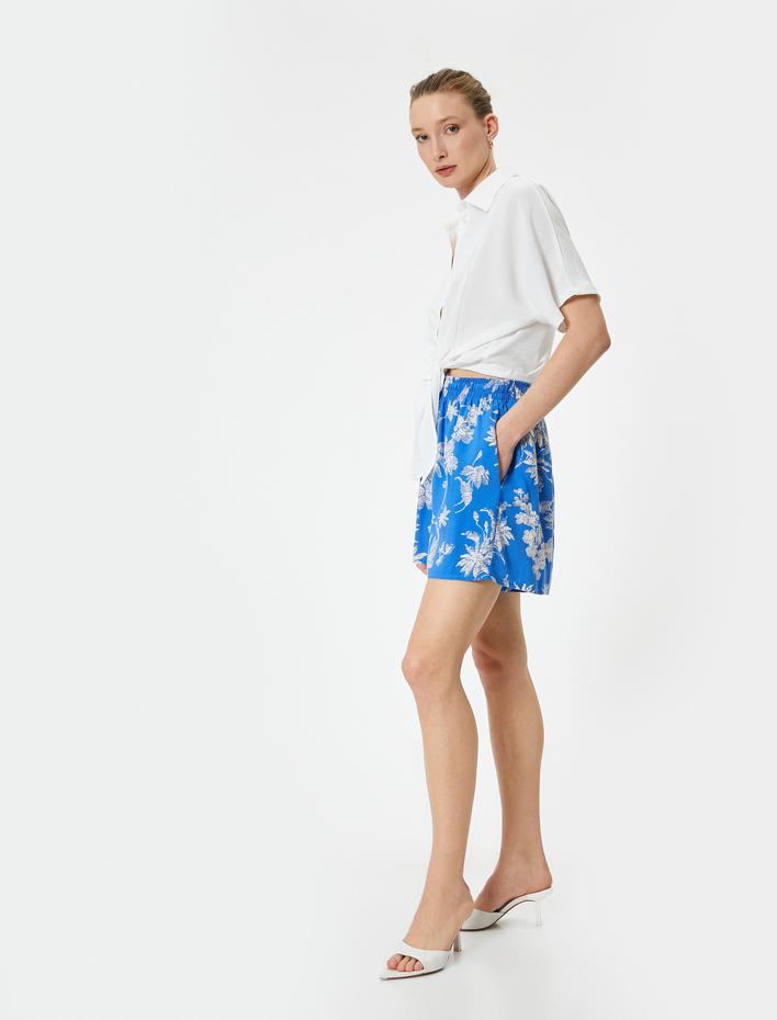  Çiçekli Şort Viskon Beli Lastikli Cep Detaylı