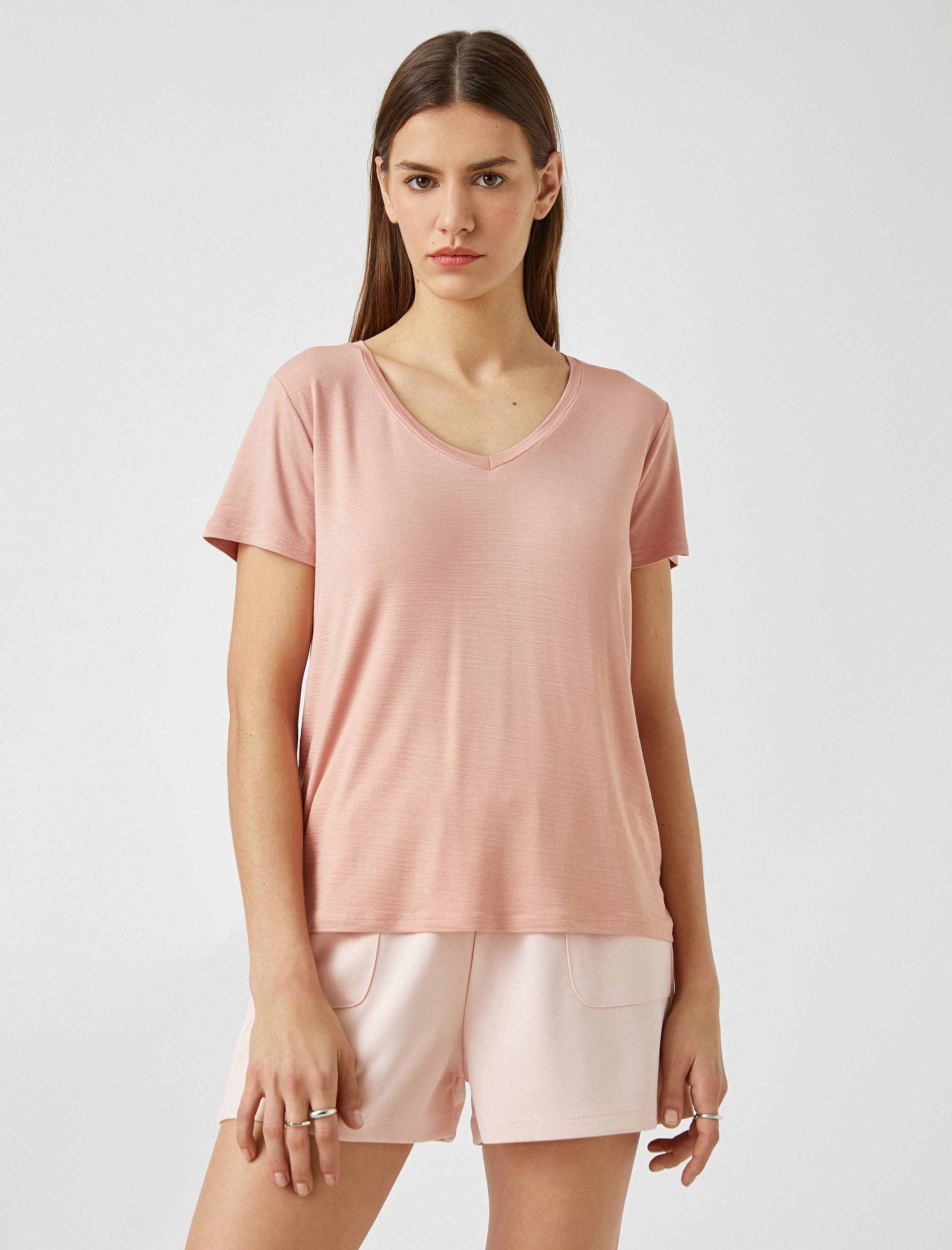   V Yaka Kısa Kollu Tişört