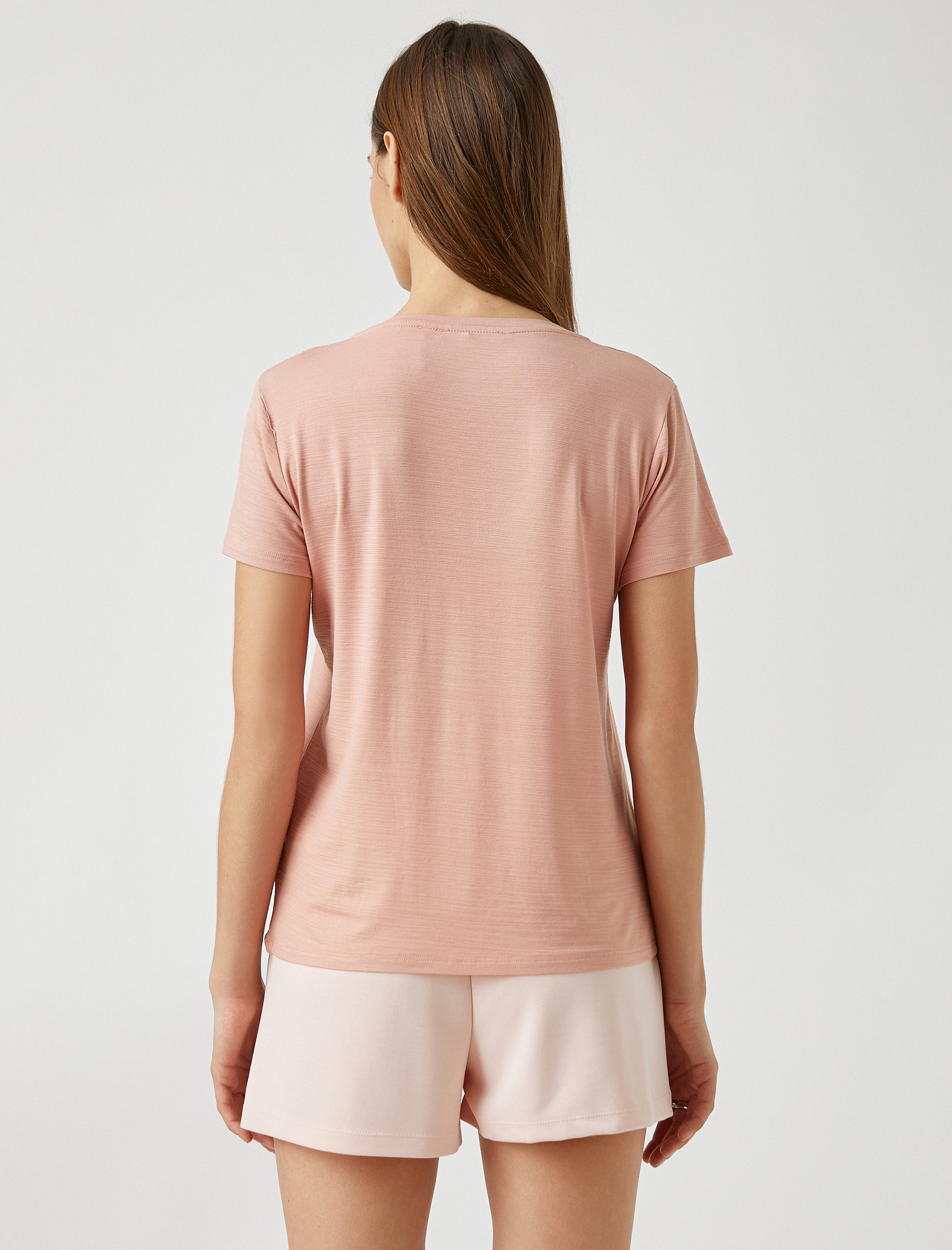   V Yaka Kısa Kollu Tişört