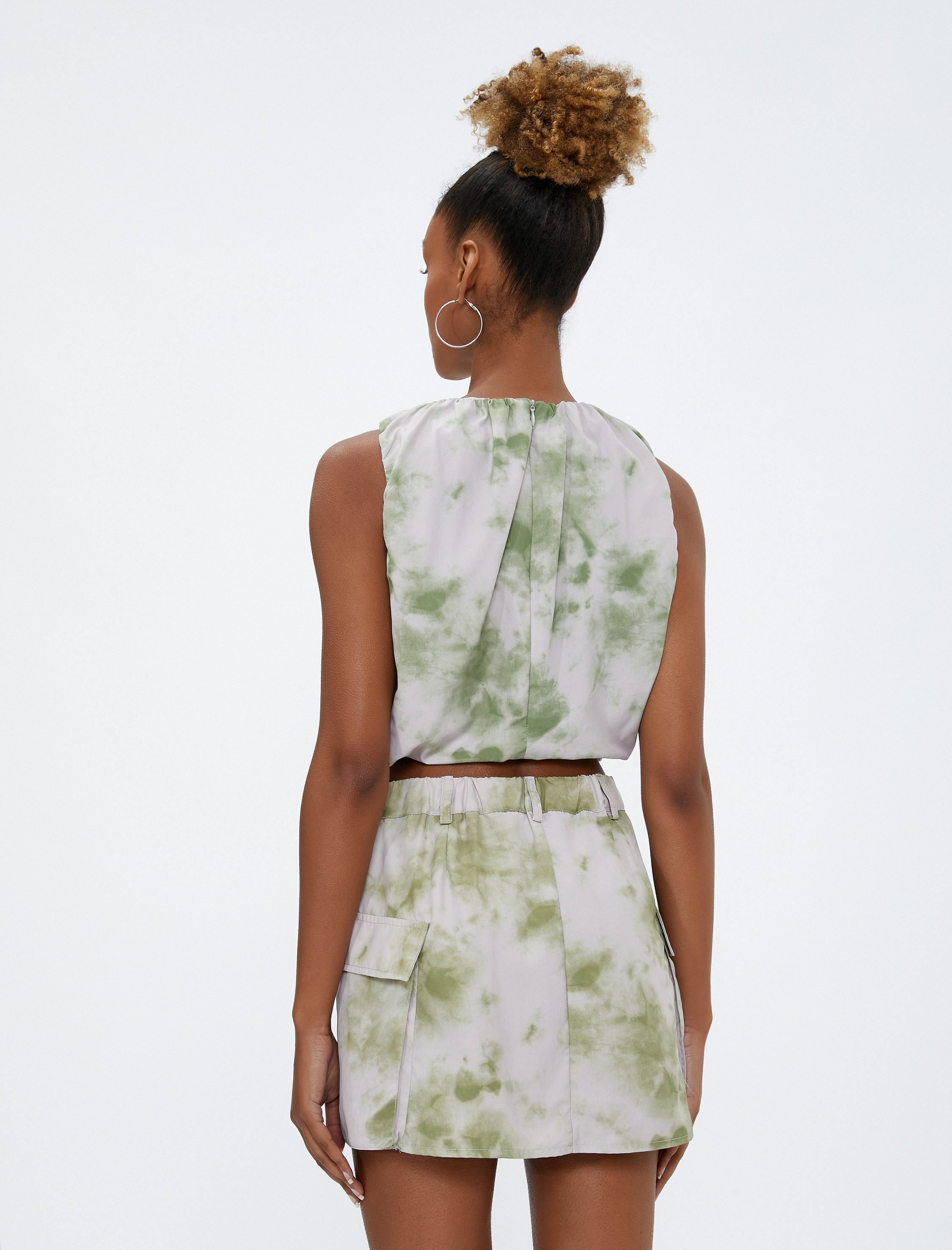   Paraşüt Crop Bluz Kolsuz Batik Desenli Yuvarlak Yaka