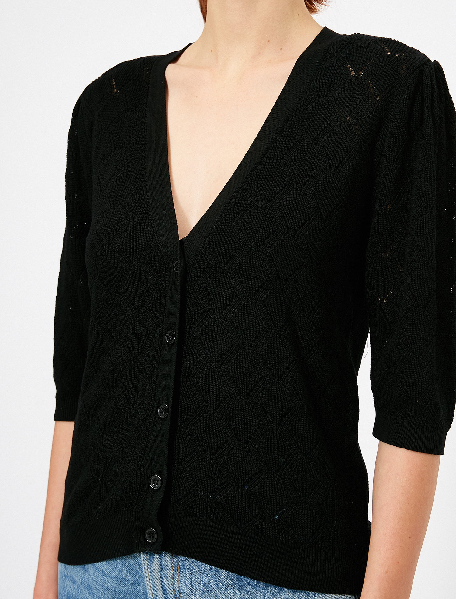   Örgü ve Düğme Detaylı Kisa Triko Hırka