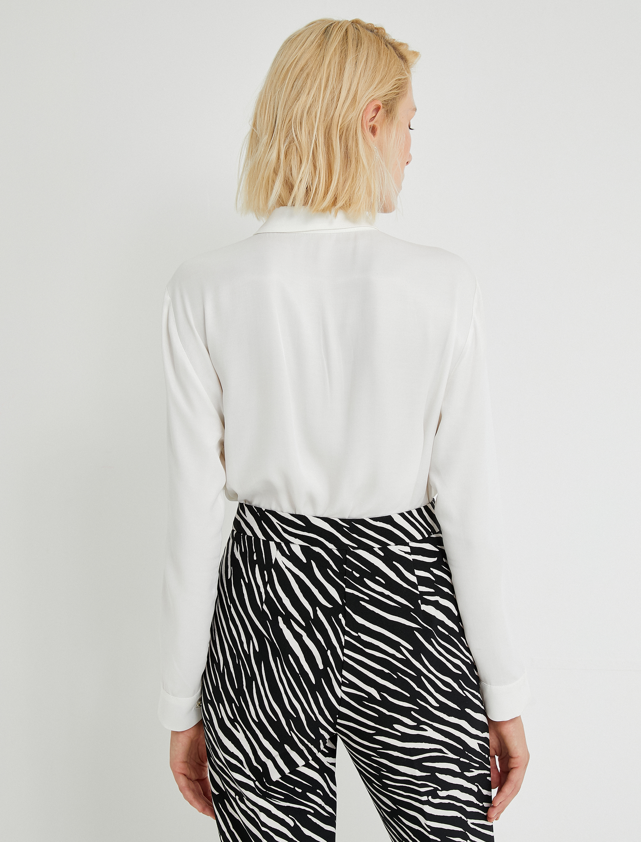   Fiyonklu Taş Detaylı Gömlek