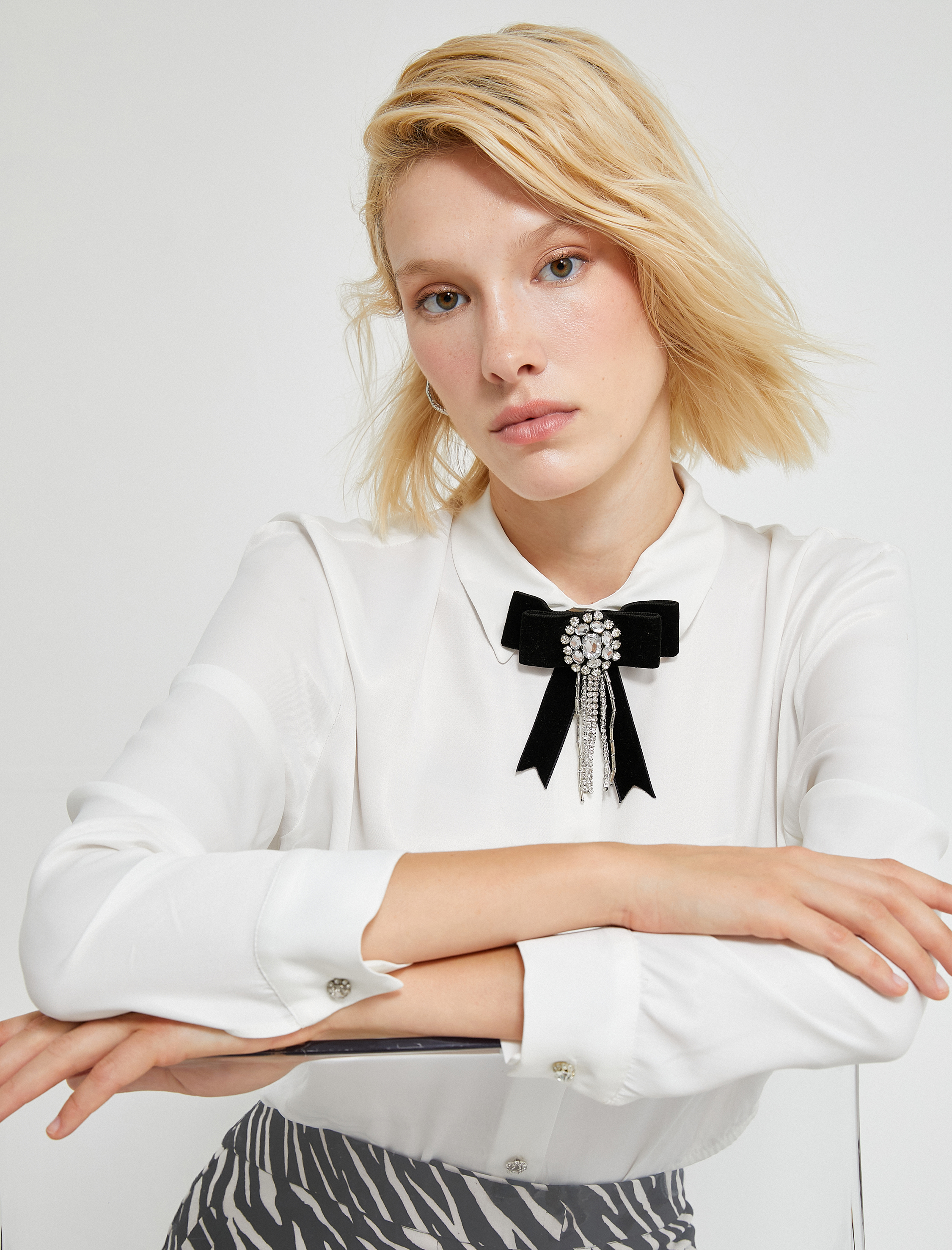   Fiyonklu Taş Detaylı Gömlek