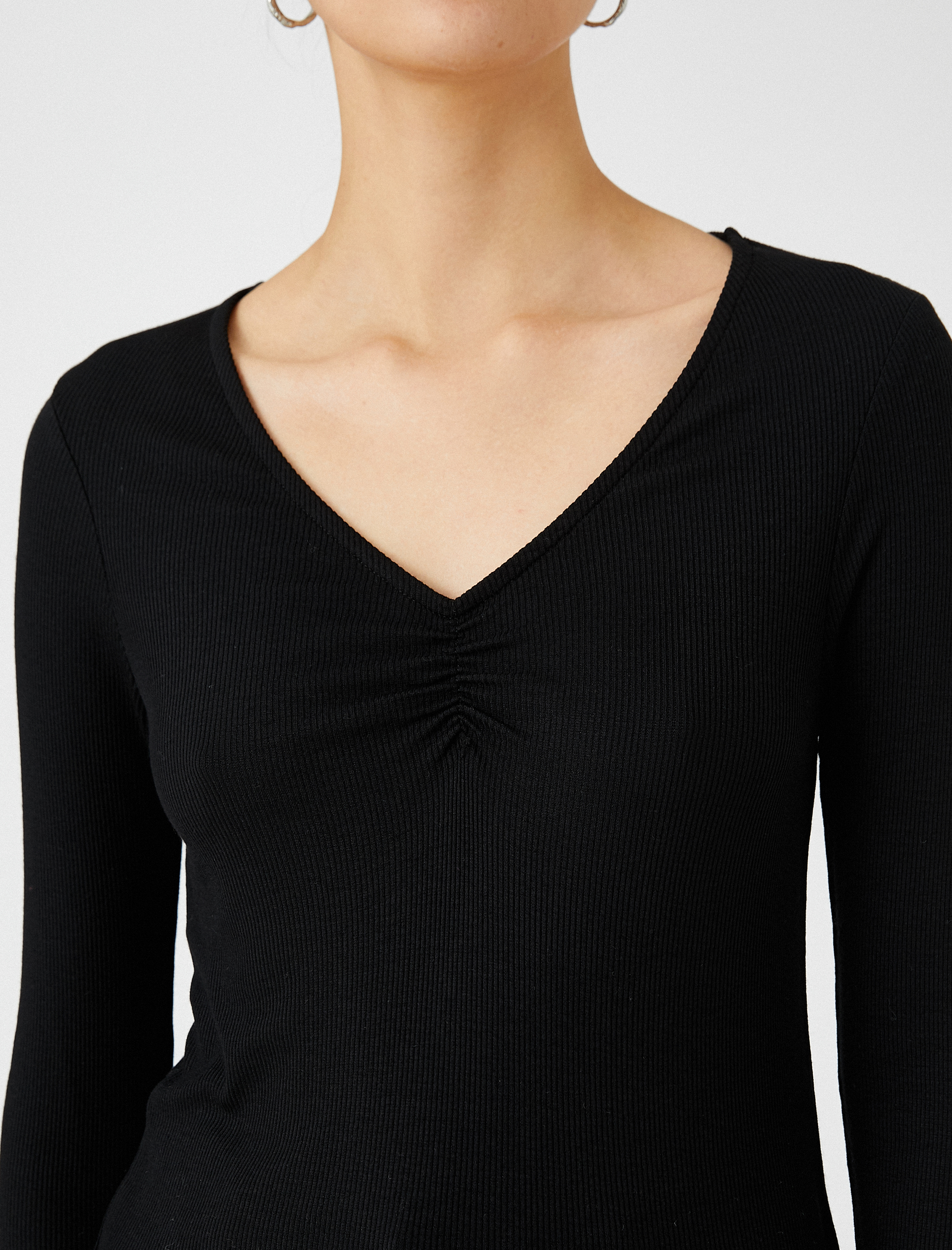 Uzun Kollu Tişört Büzgü Detaylı V Yaka