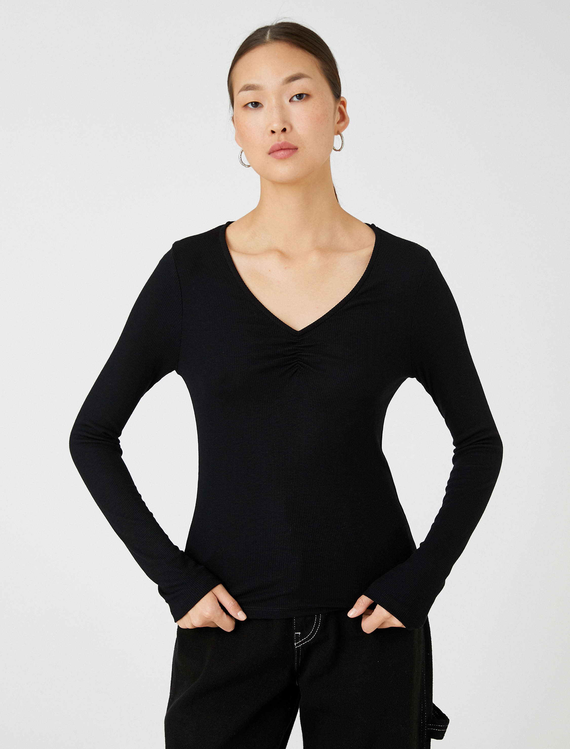 Uzun Kollu Tişört Büzgü Detaylı V Yaka