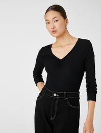 Uzun Kollu Tişört Büzgü Detaylı V Yaka