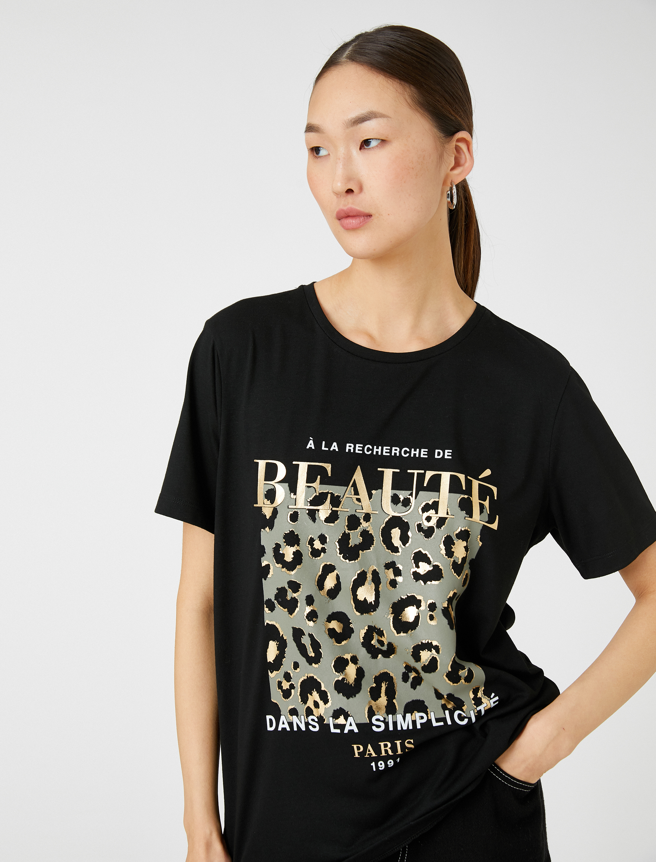   Leopar Baskılı Tişört Bisiklet Yaka Kısa Kollu