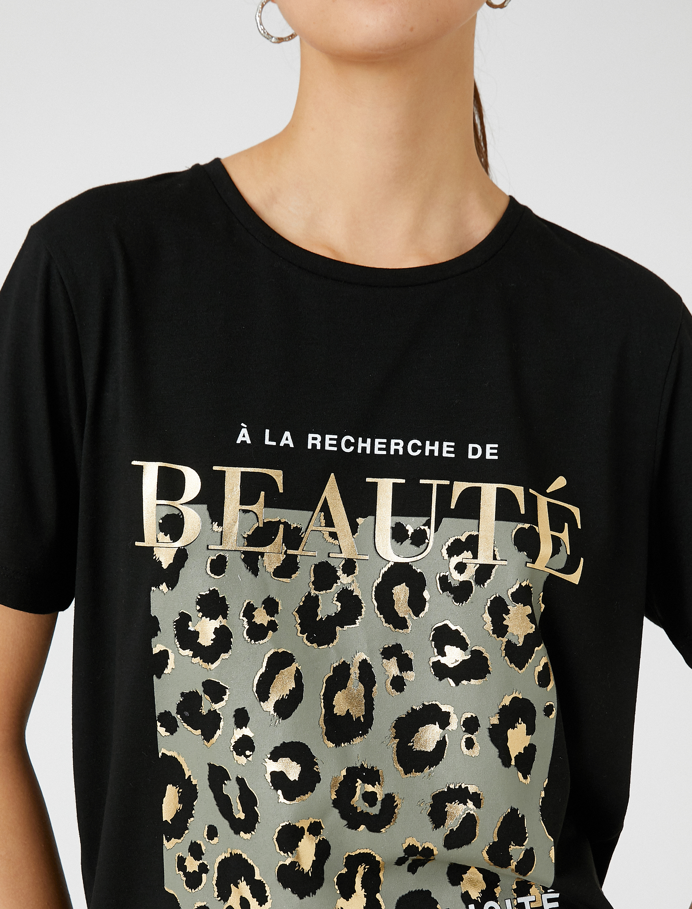   Leopar Baskılı Tişört Bisiklet Yaka Kısa Kollu