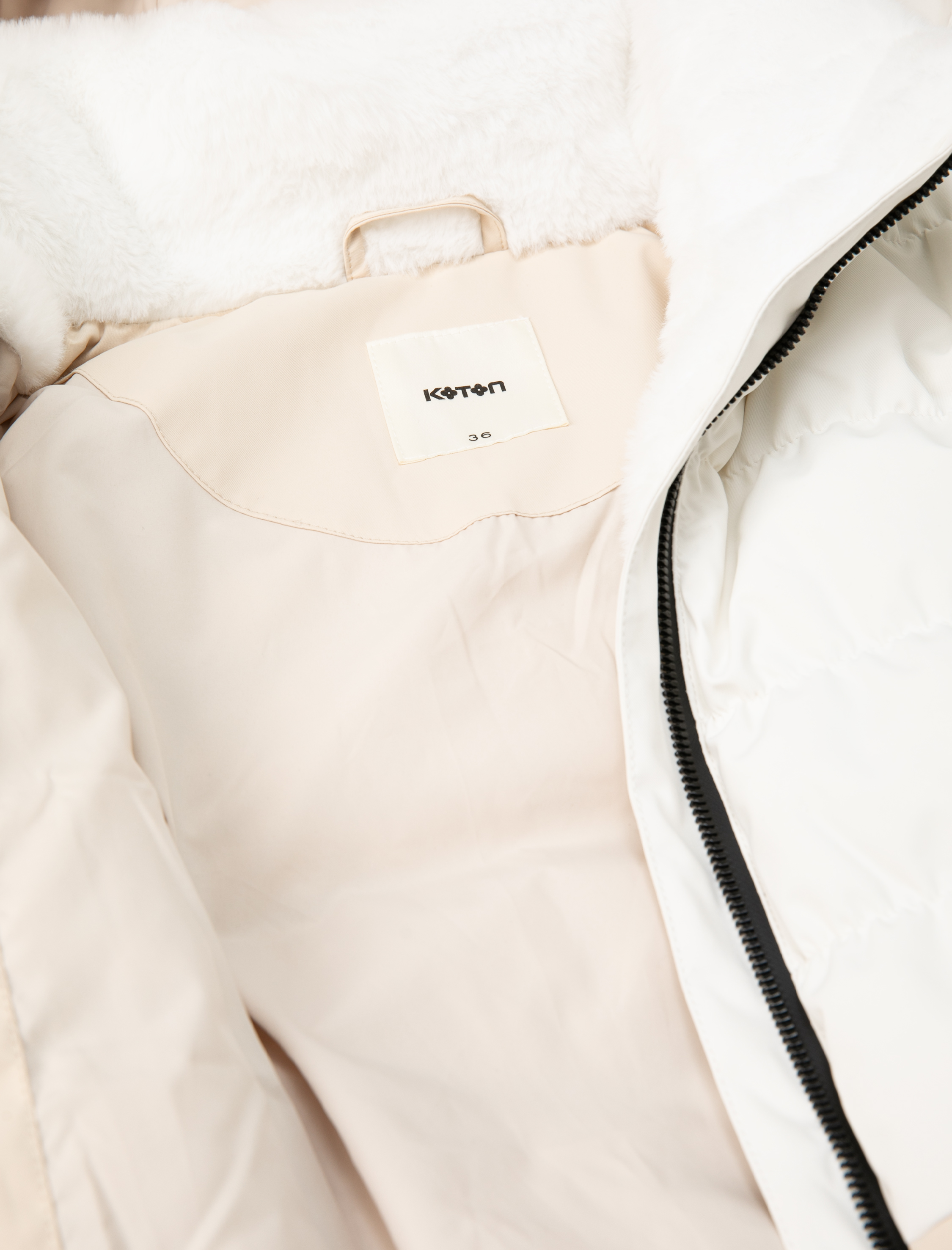   Koton X Şahika Ercümen - İçi Peluş Kısa Kayak Montu