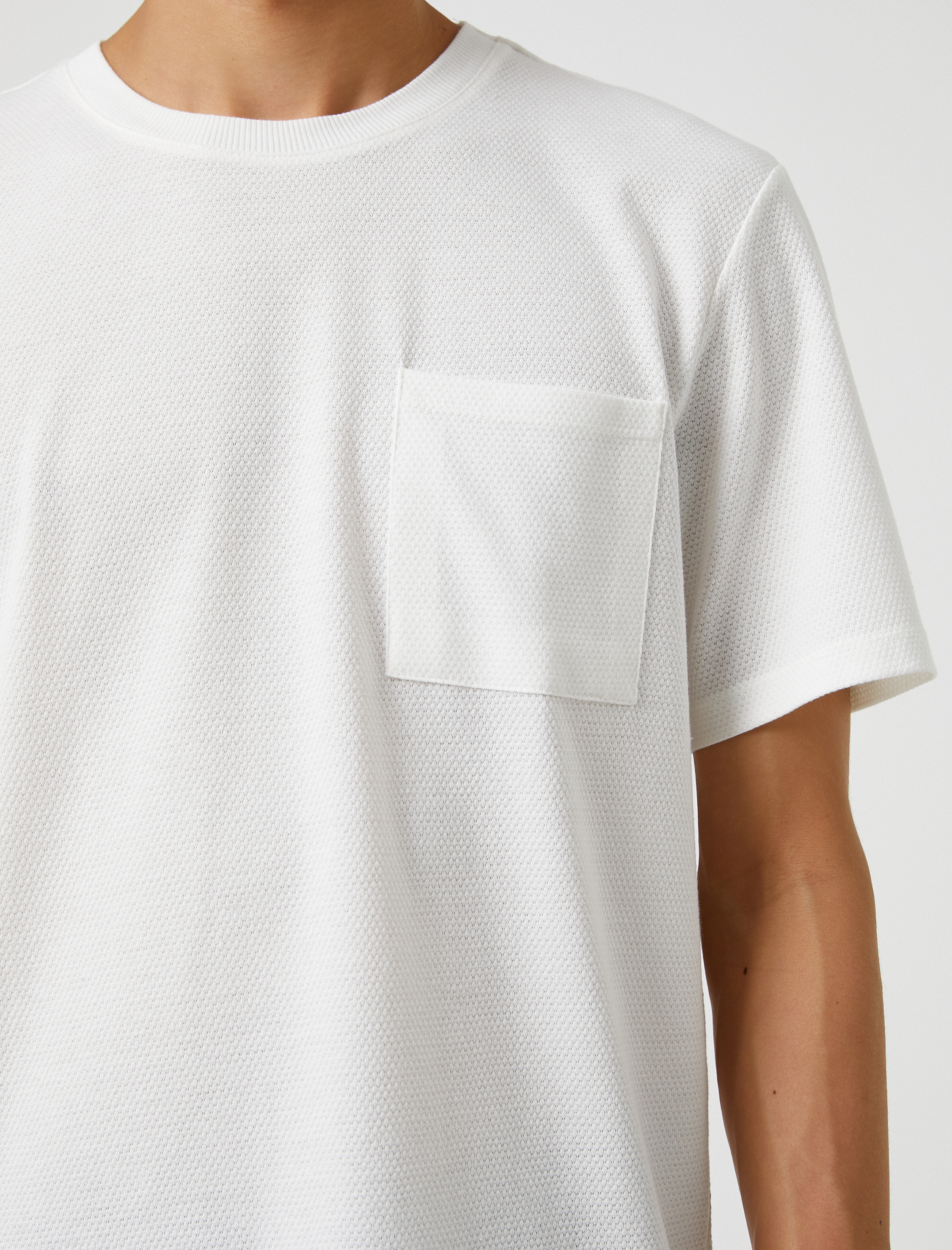   Basic Tişört Bisiklet Yaka Cep Detaylı Kısa Kollu