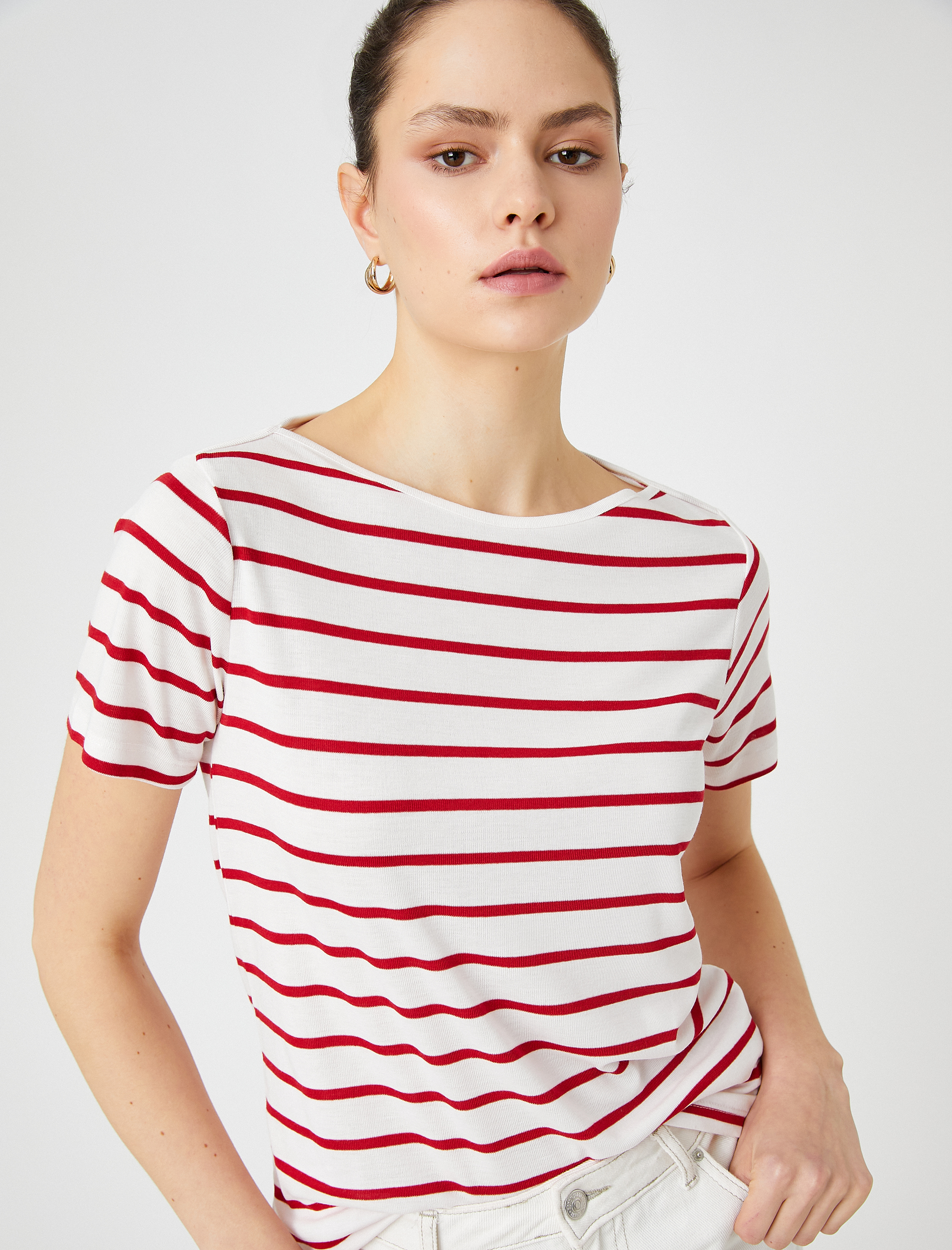   Kayık Yaka Tişört Kısa Kollu