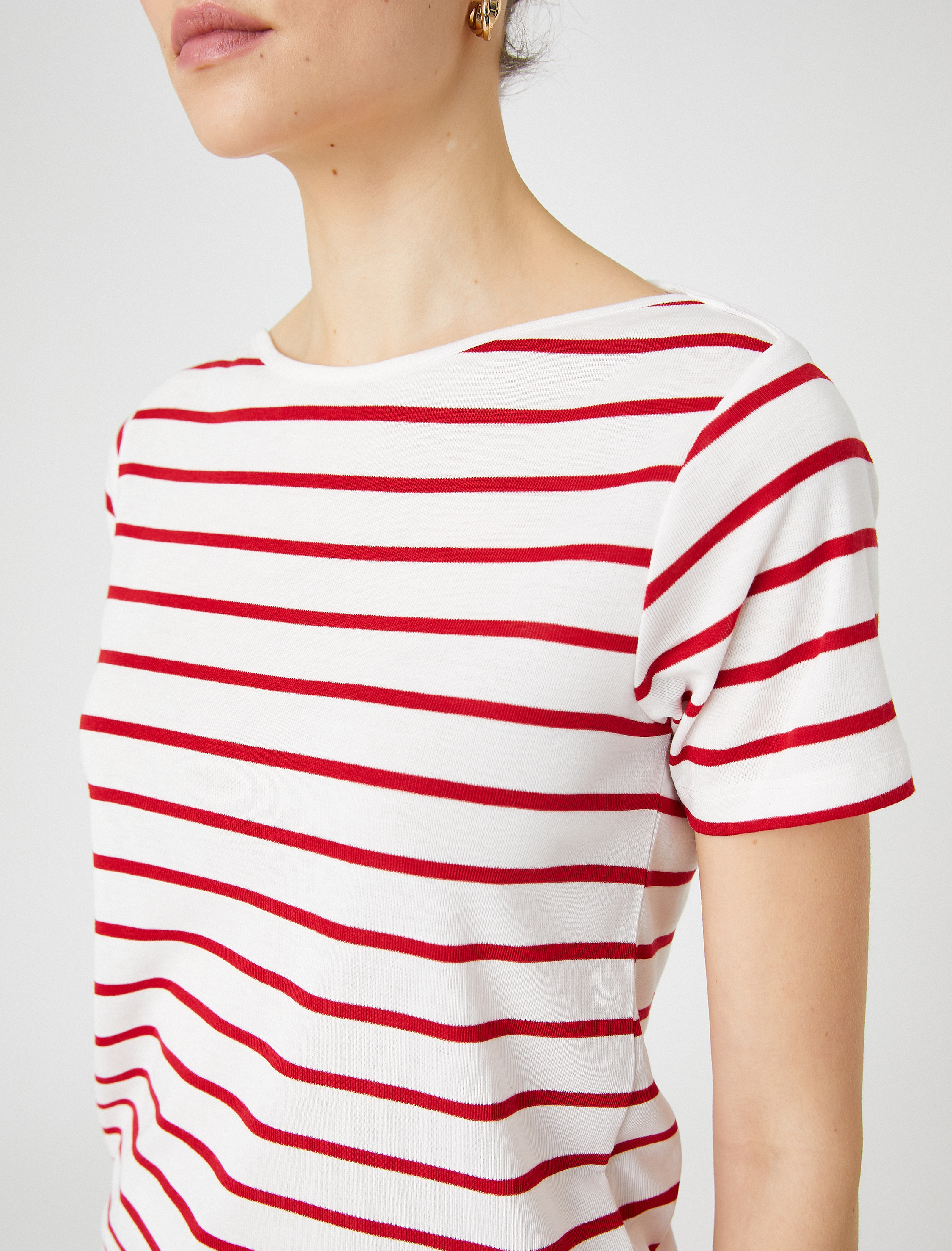   Kayık Yaka Tişört Kısa Kollu