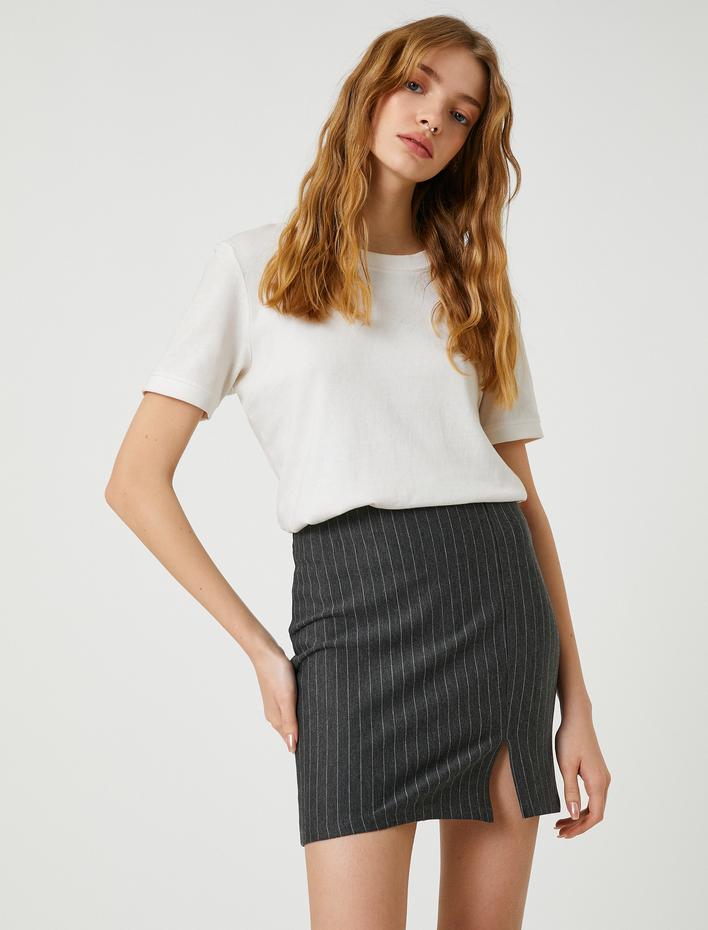  Mini Etek Dar Kesim Yandan Yırtmaçlı