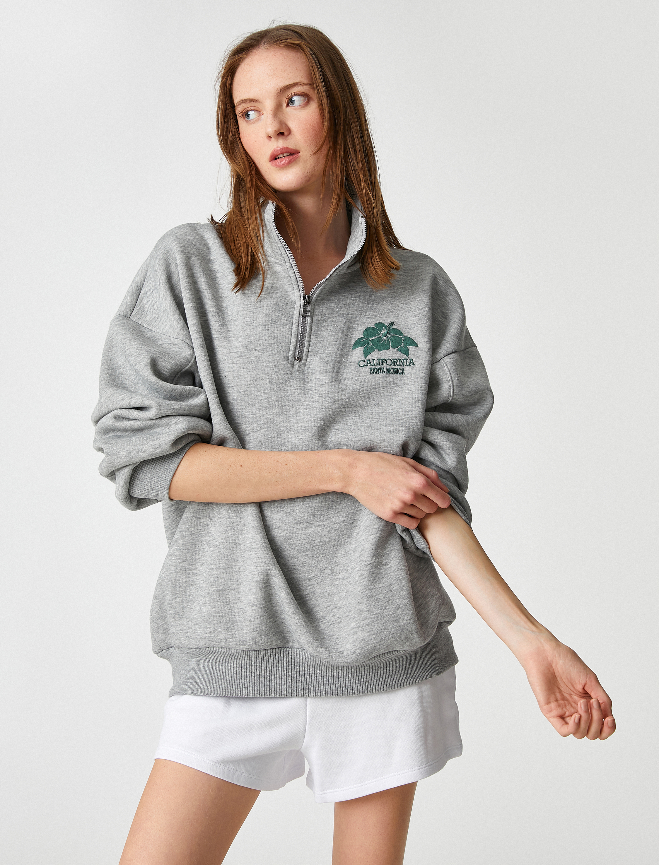   Yarım Fermuarlı Sweatshirt Nakış Detaylı