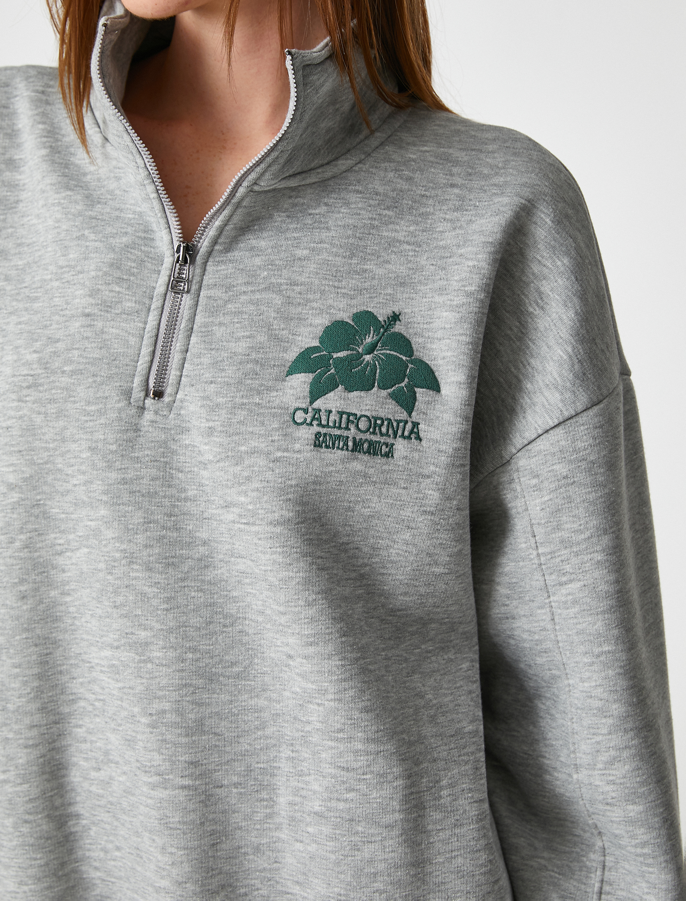   Yarım Fermuarlı Sweatshirt Nakış Detaylı