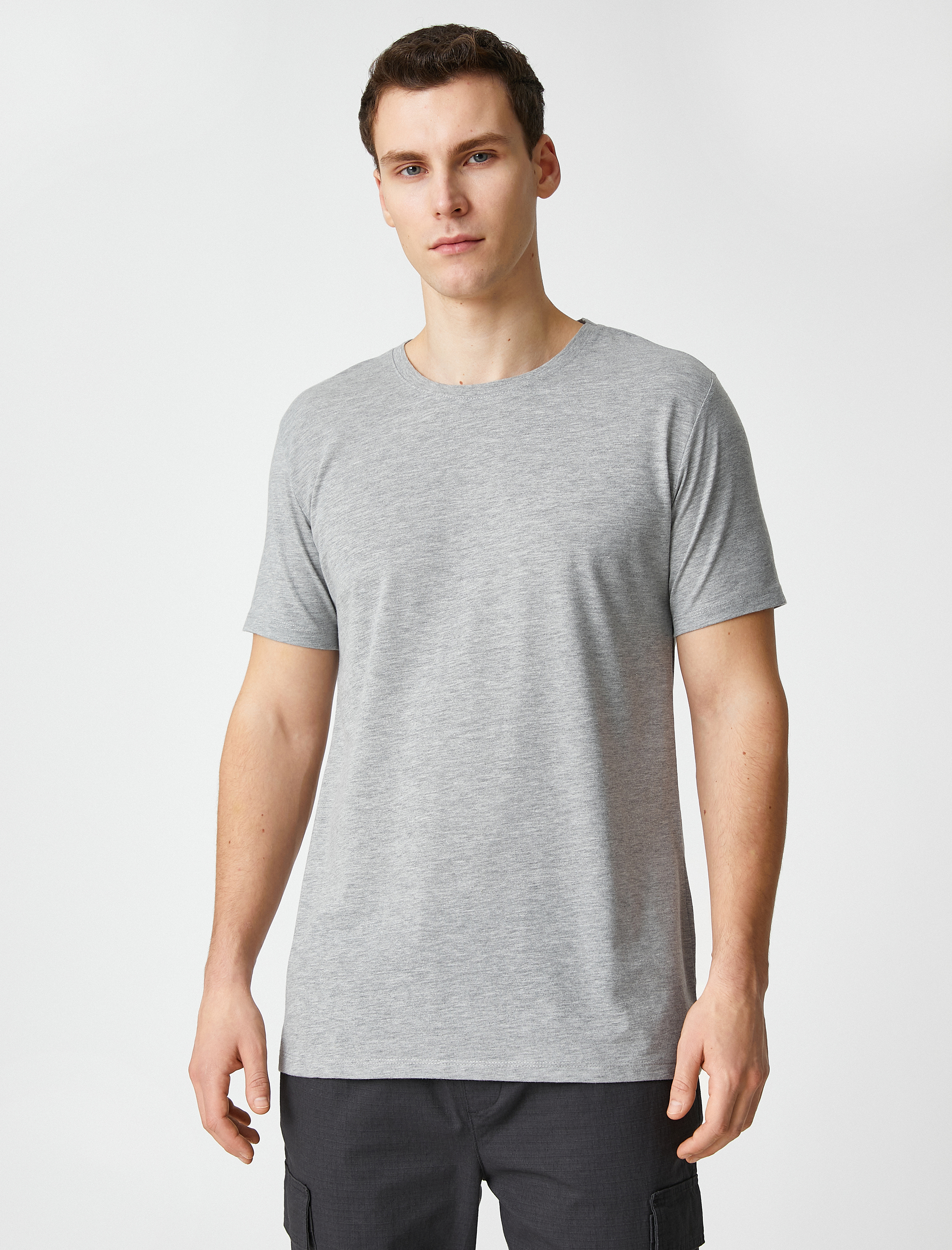 Basic Tişört Slim Fit Bisiklet Yaka Kısa Kollu Pamuklu