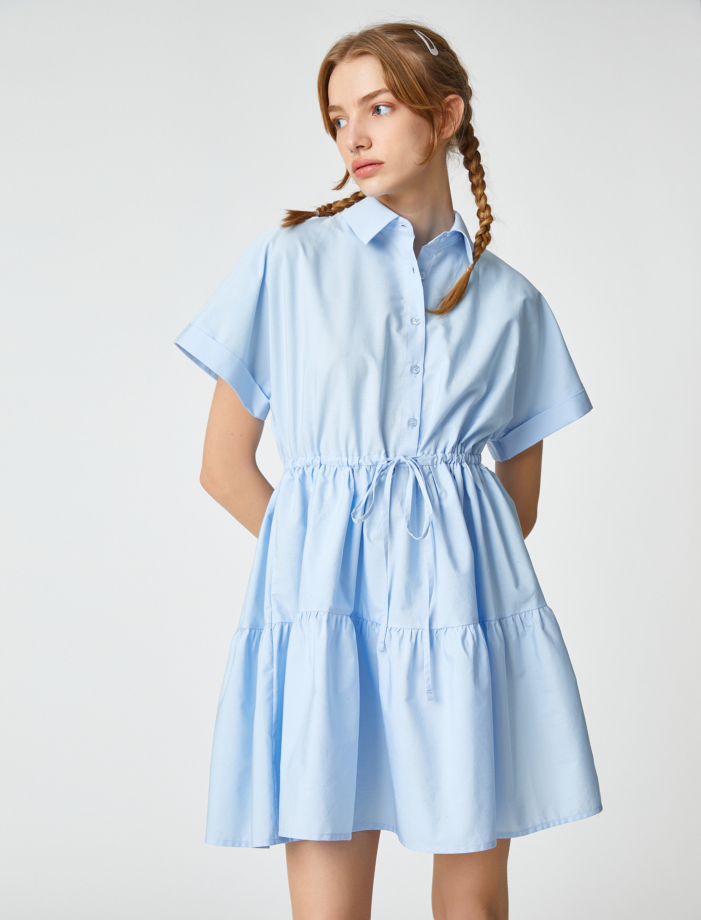   Poplin Gömlek Elbise Kısa Kollu Düğmeli Volanlı Beli Büzgülü Fiyonk Detaylı