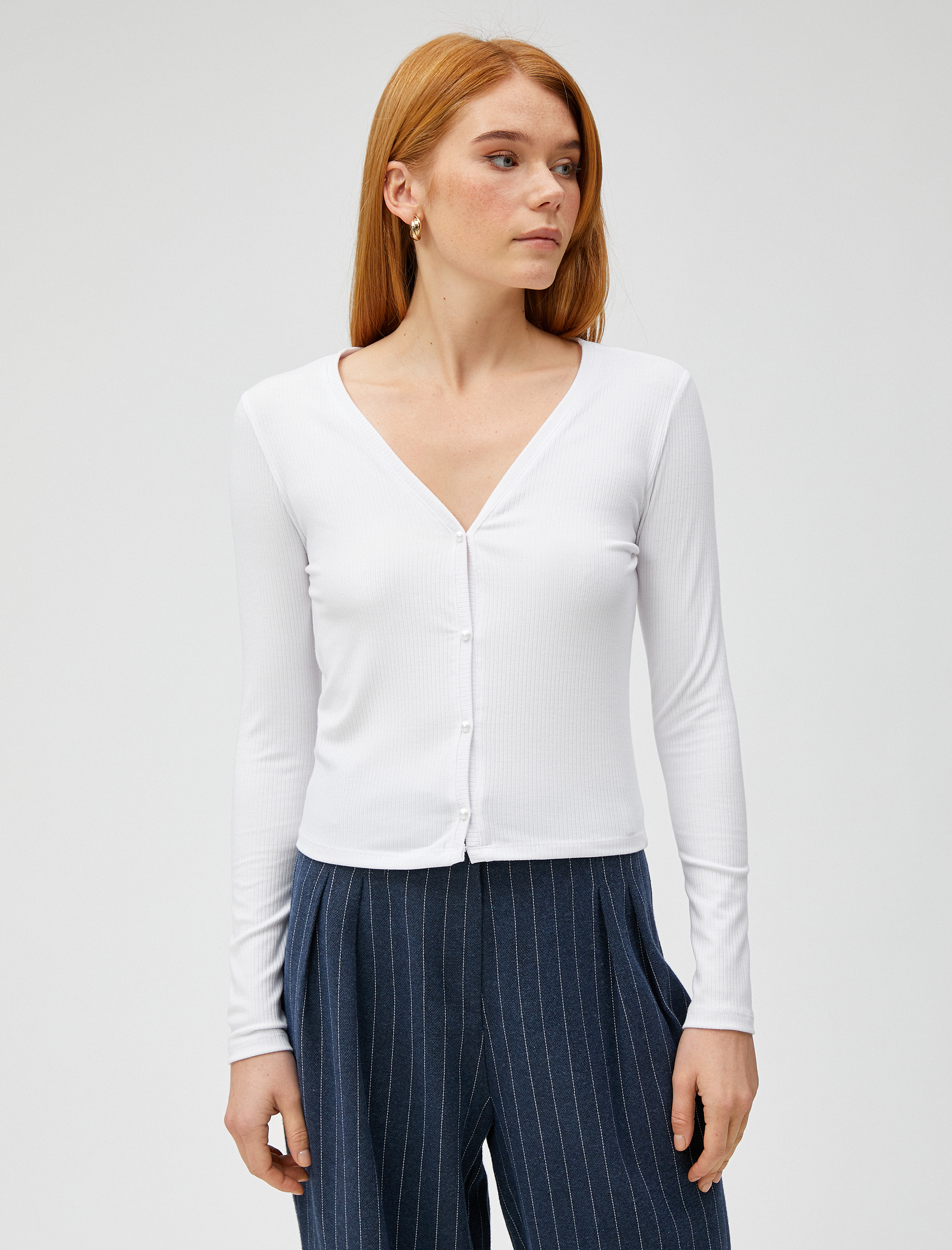   İnci Düğmeli Hırka V Yaka Dar Kesim