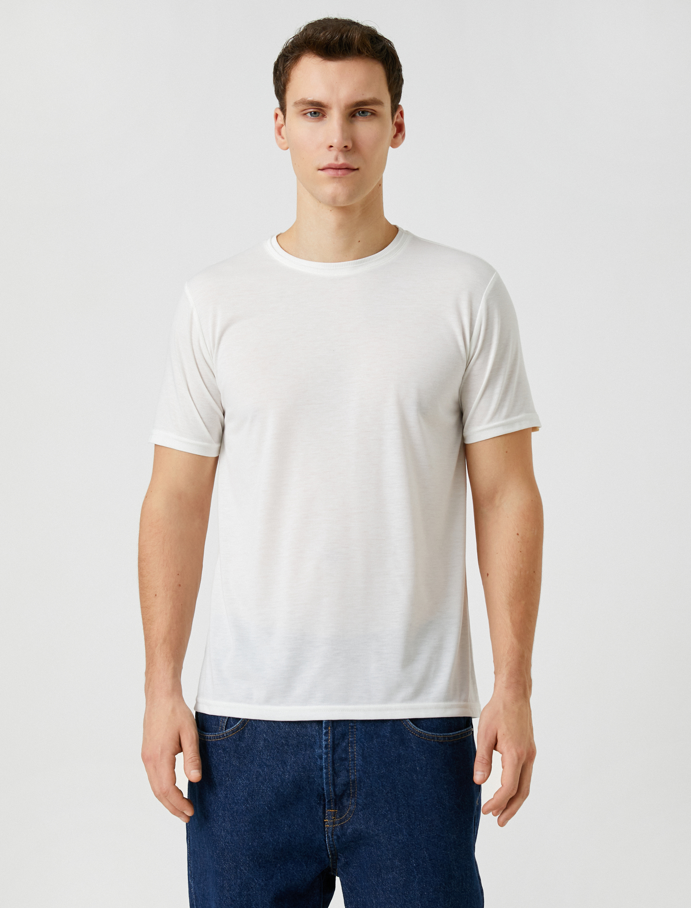   Basic Tişört Bisiklet Yaka Kısa Kollu Etiket Detaylı