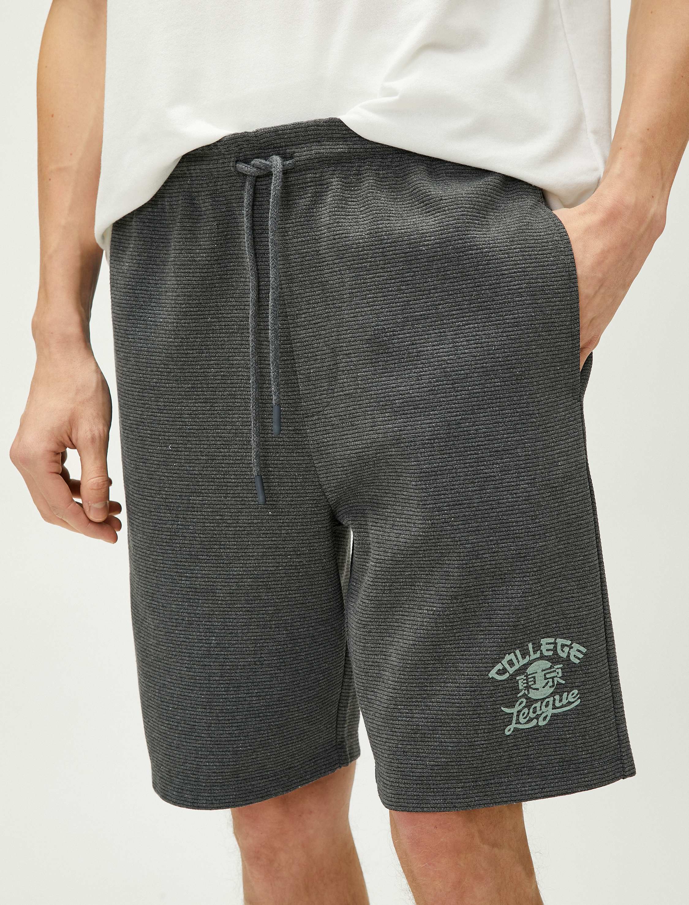   Kolej Şort Beli Bağcıklı Dar Kesim İşlemeli Cepli