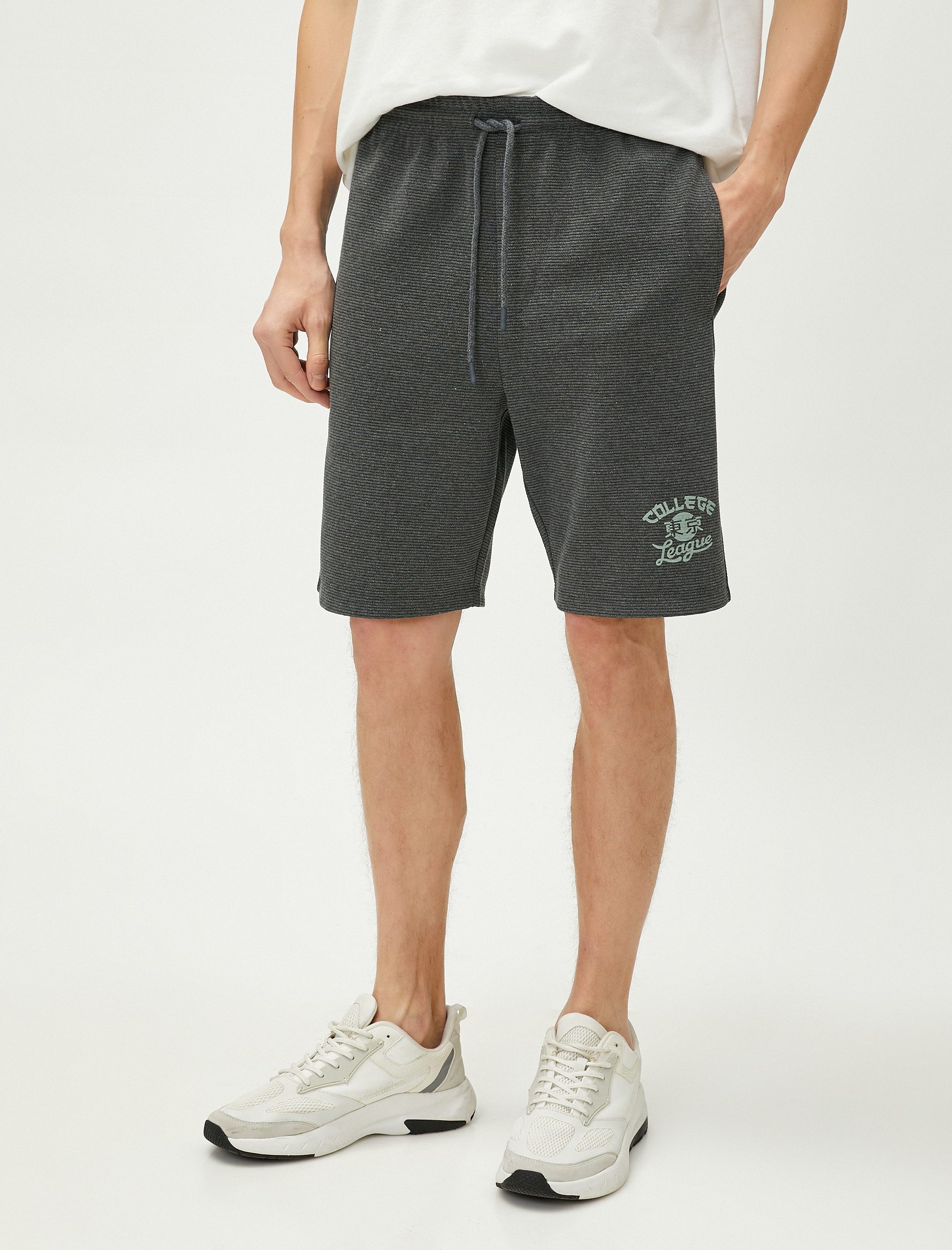   Kolej Şort Beli Bağcıklı Dar Kesim İşlemeli Cepli