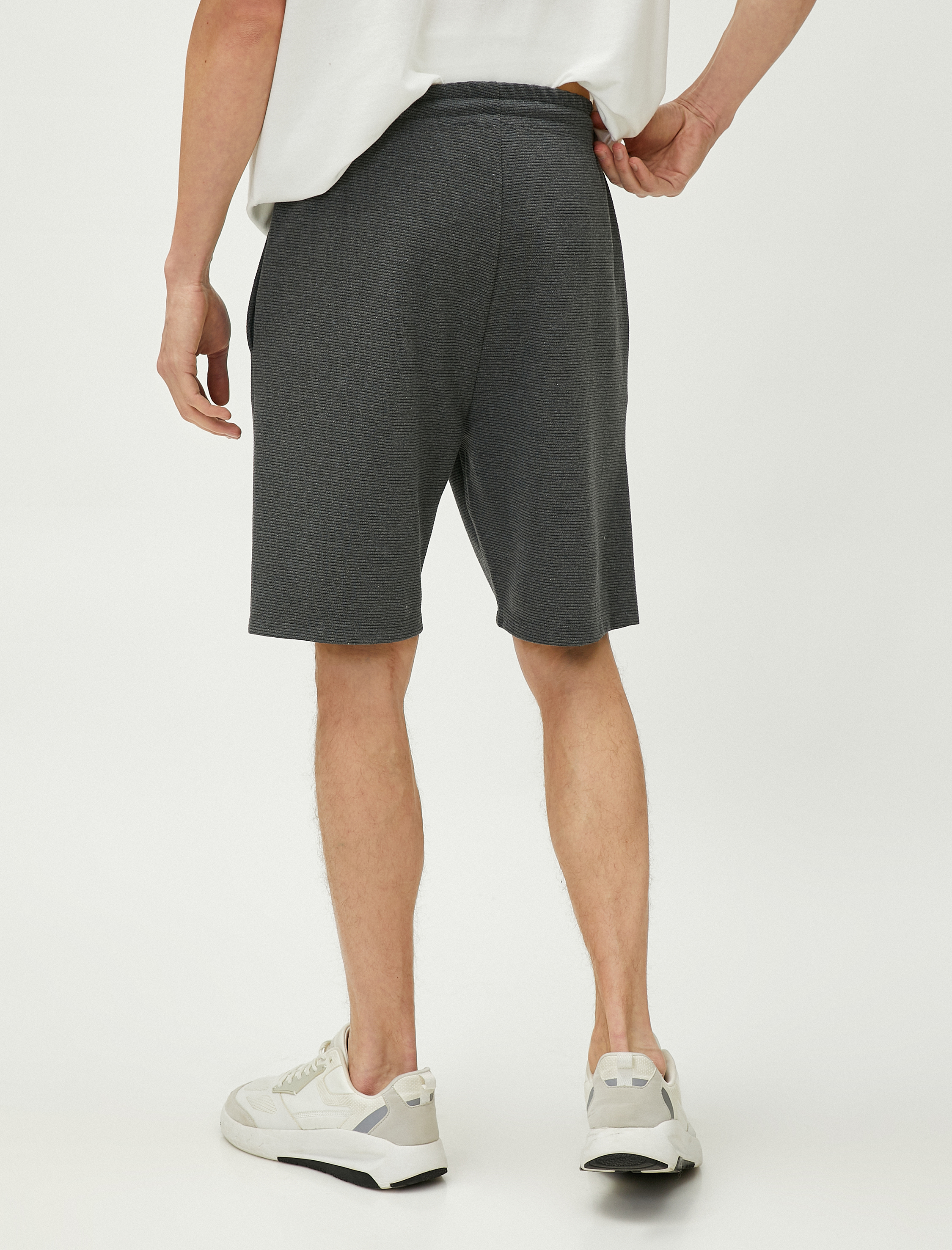   Kolej Şort Beli Bağcıklı Dar Kesim İşlemeli Cepli