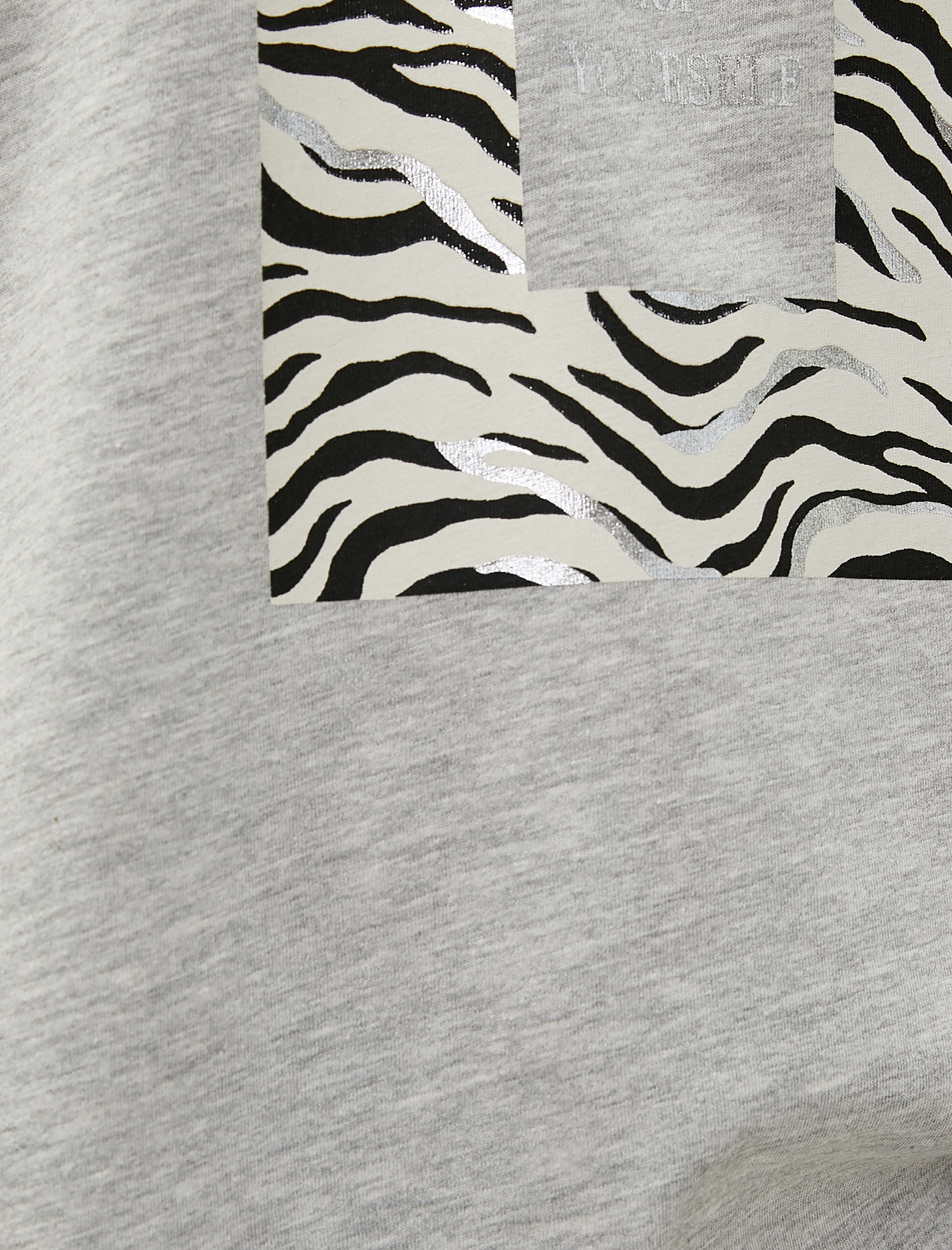   Kısa Kollu Tişört Parlak Yazı Baskılı V Yaka