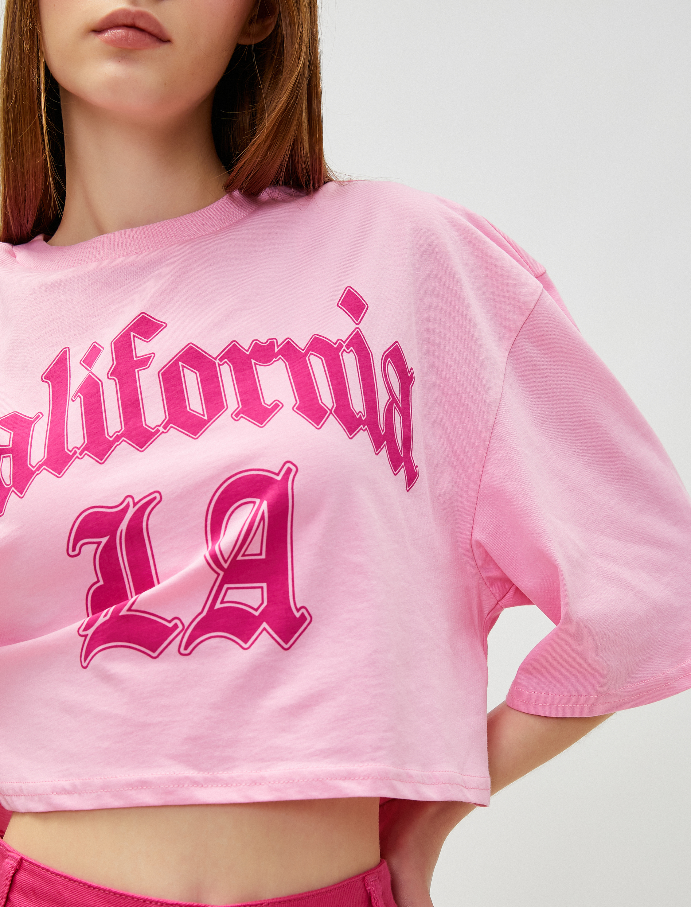 Kolej Baskılı Tişört Crop Bisiklet Yaka Pamuklu