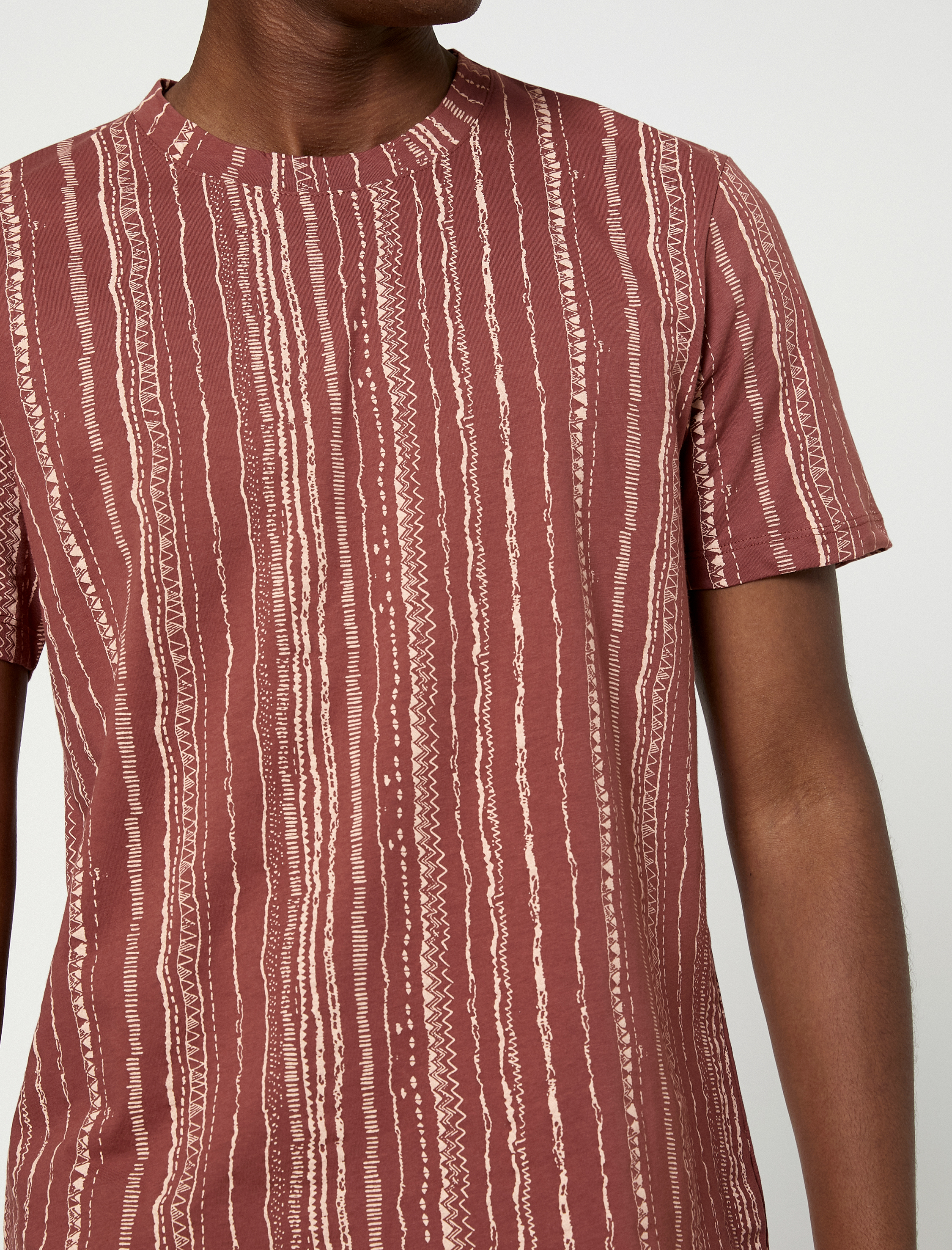   Etnik Baskılı Tişört Bisiklet Yaka Dar Kesim Pamuklu