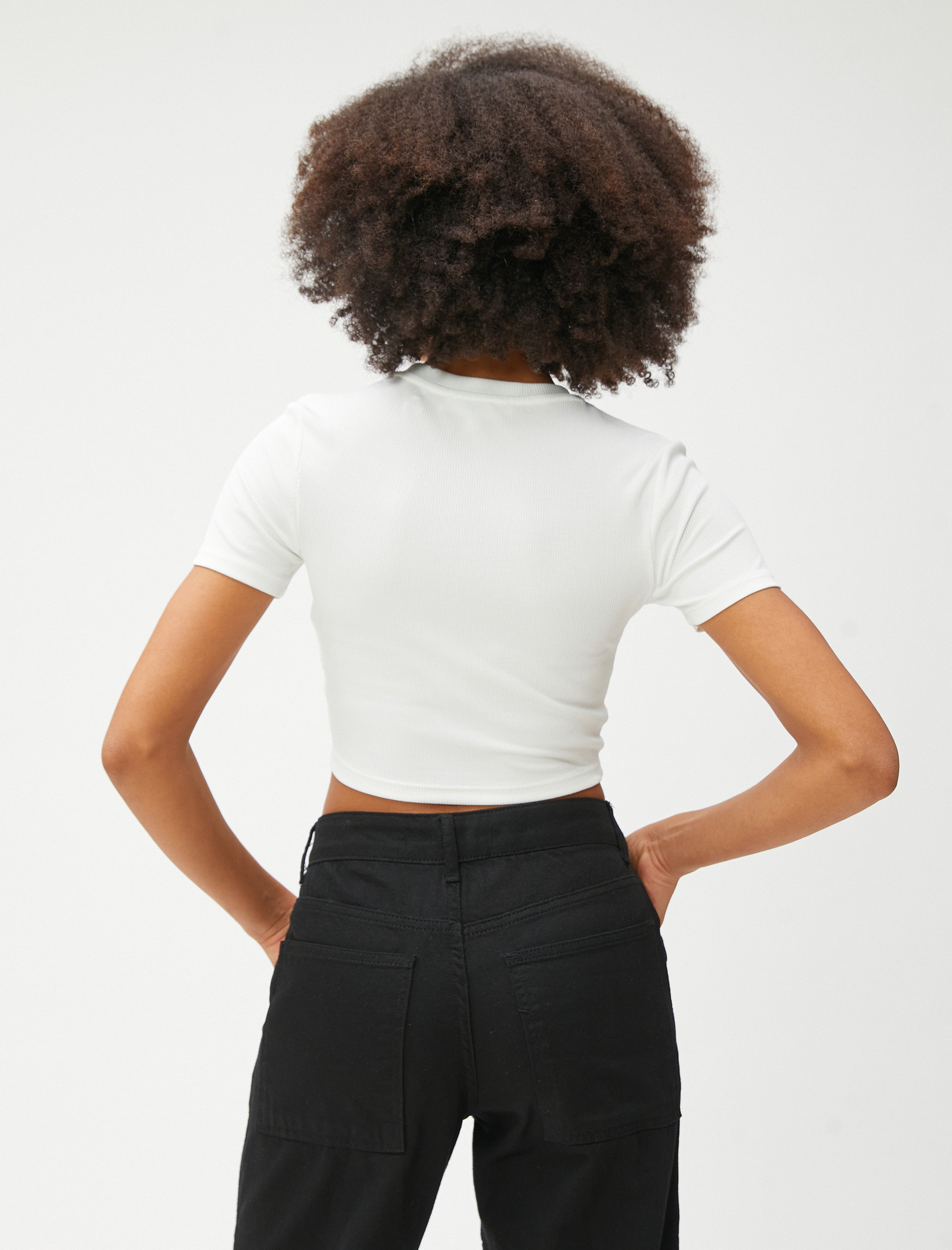   Crop Tshirt Kısa Kollu Bisiklet Yaka Metal Aksesuarlı