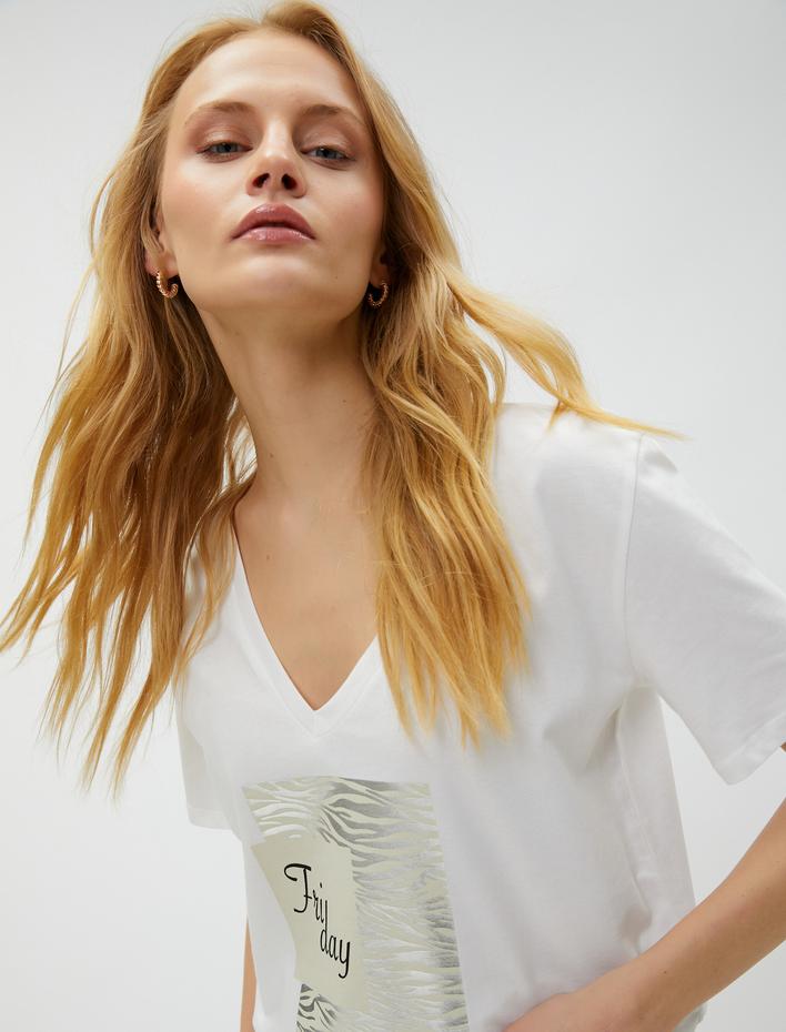  V Yaka Tişört Parlak Baskılı Pamuklu