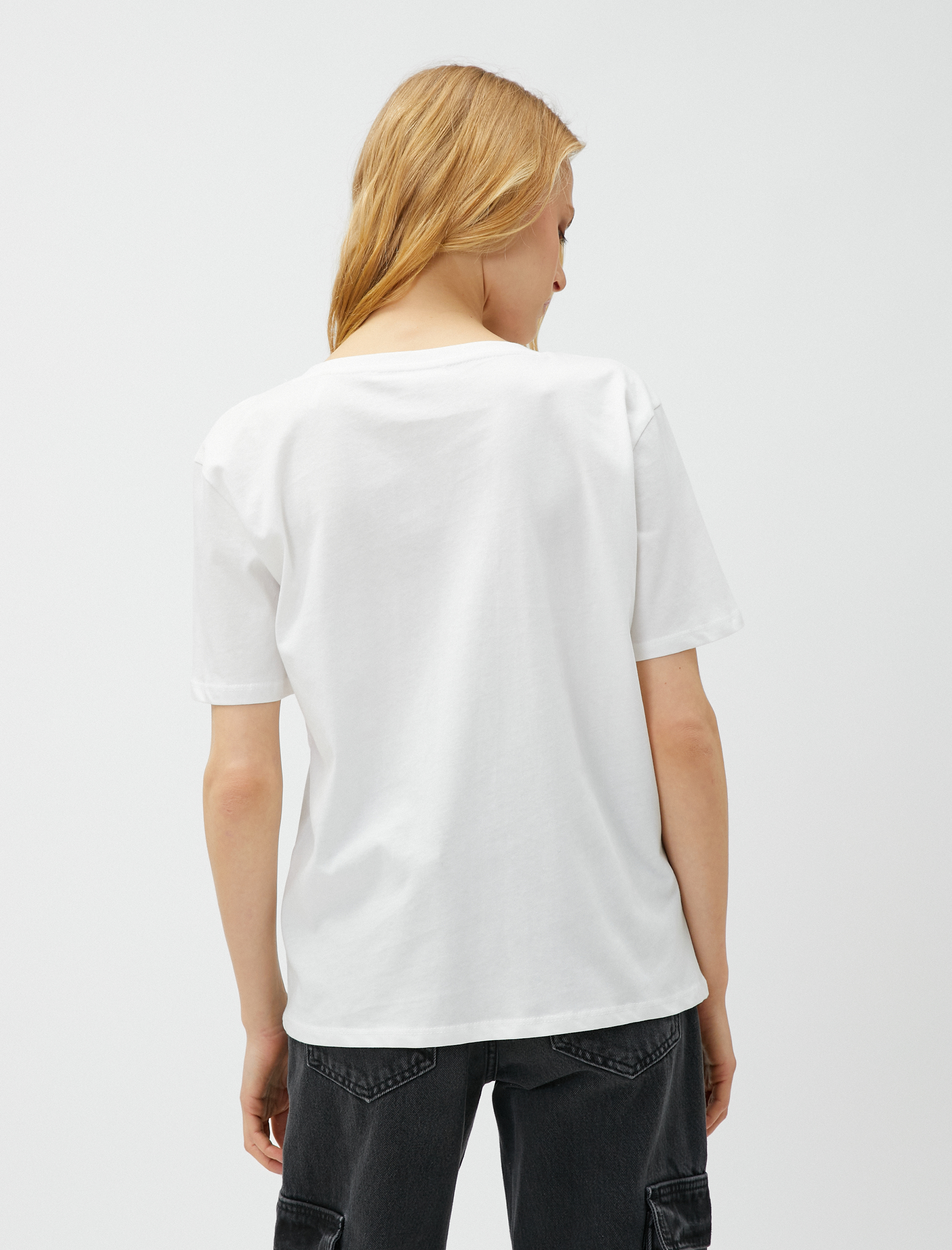   V Yaka Tişört Parlak Baskılı Pamuklu