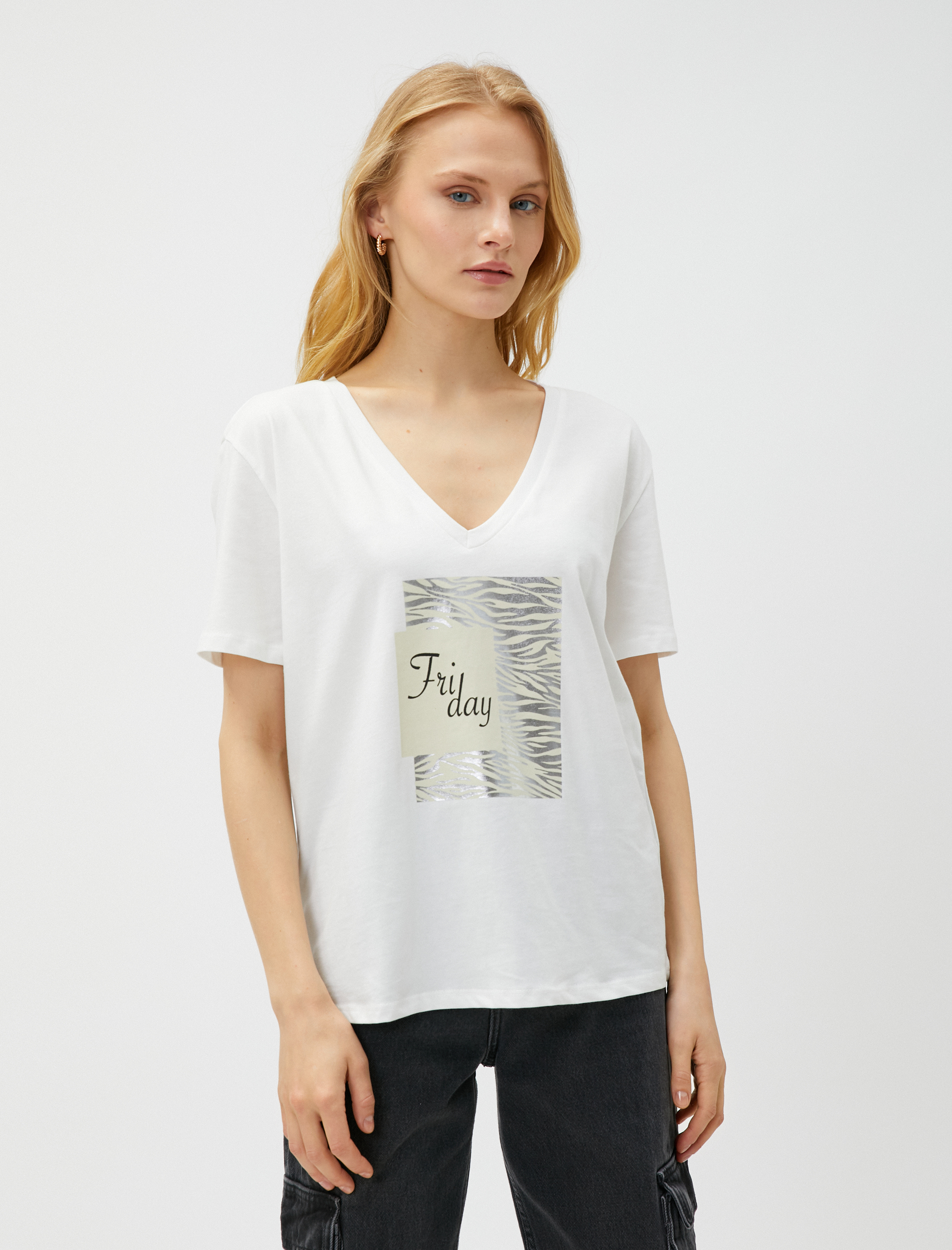   V Yaka Tişört Parlak Baskılı Pamuklu