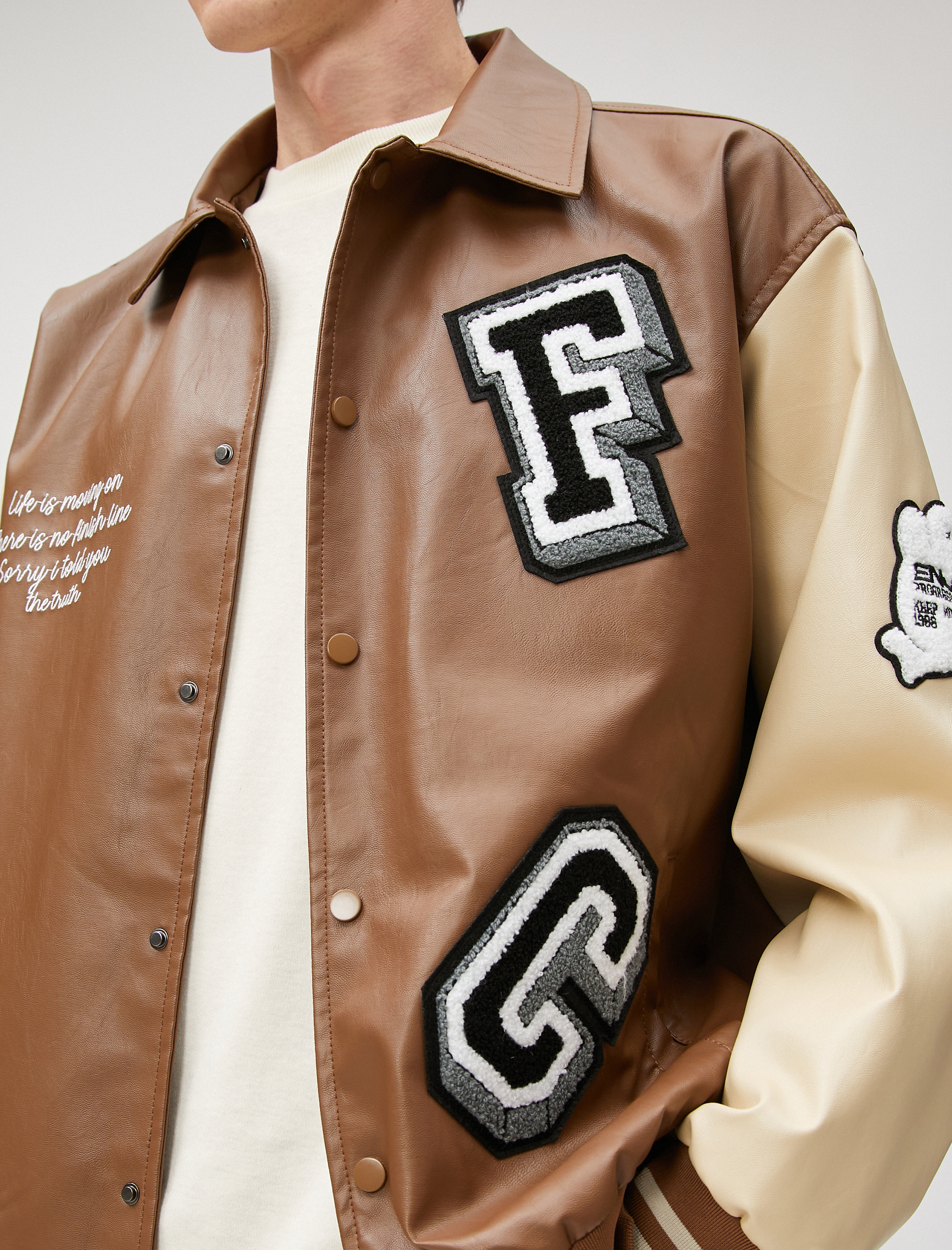   Kolej Ceket Deri Görünümlü İşlemeli Çıtçıt Düğmeli Klasik Yaka