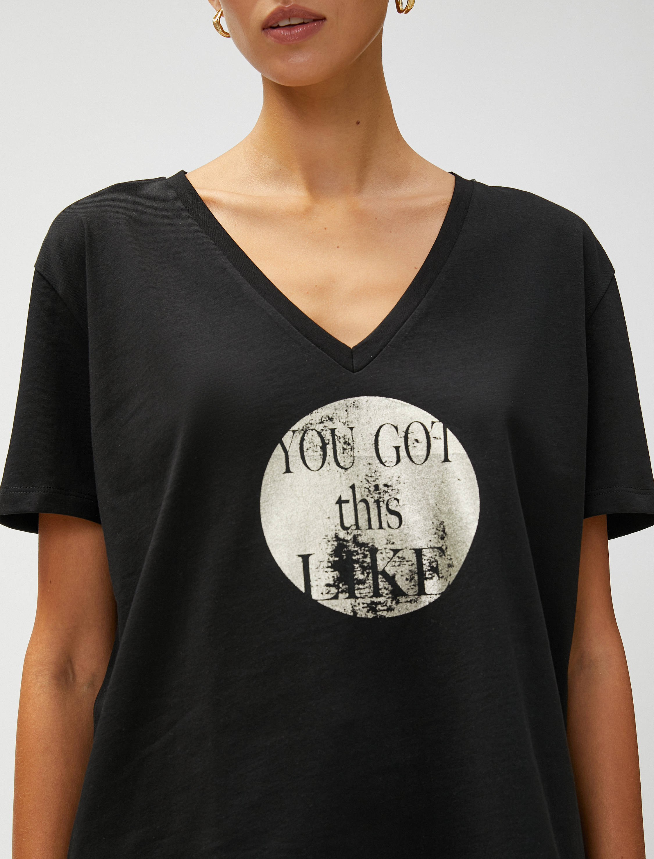   Tişört V Yaka Baskılı Pamuklu