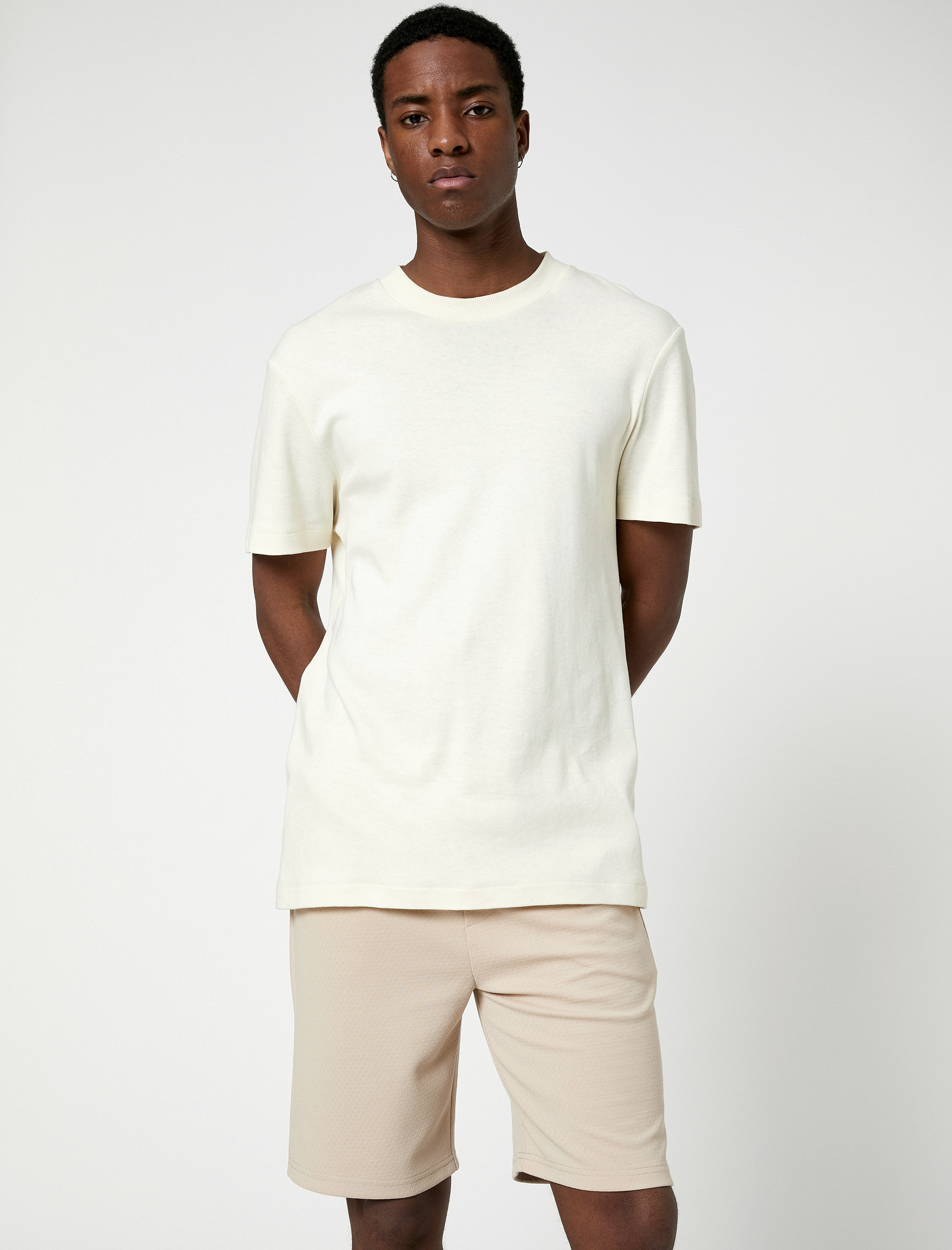   Beli Bağcıklı Bermuda Şort Cep Detaylı