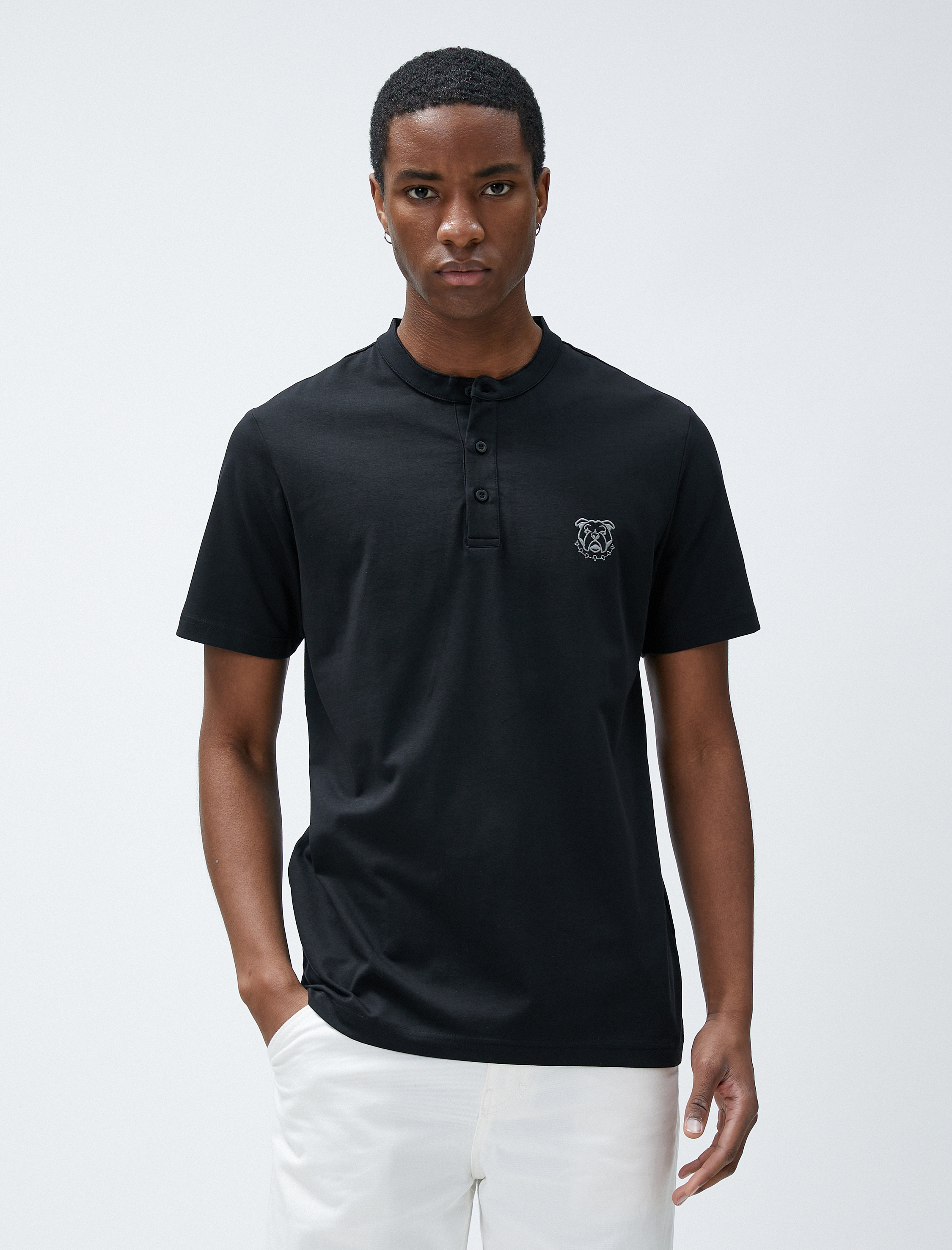   Hakim Yaka Tişört Düğmeli Köpek İşlemeli Dar Kesim Pamuklu