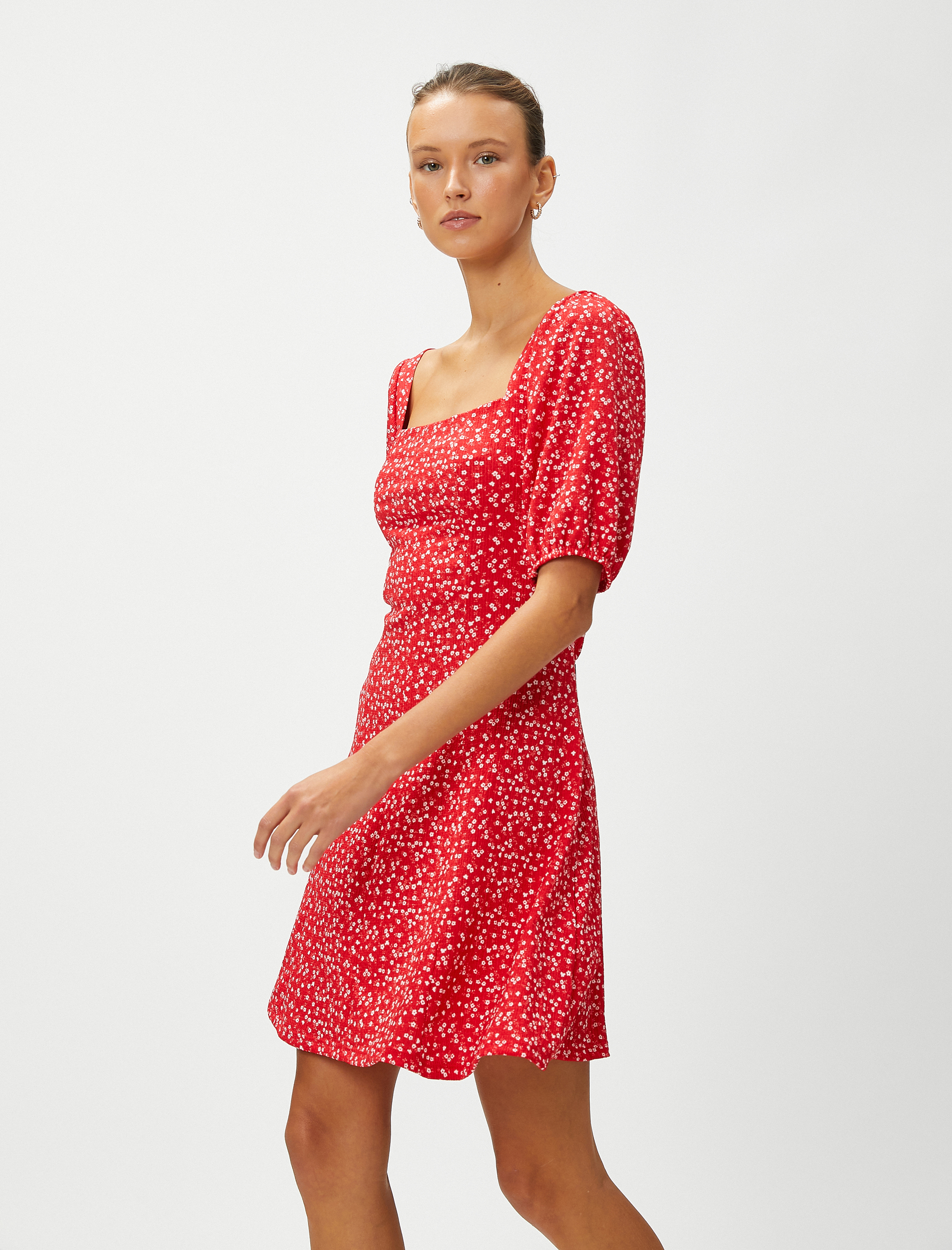   Çiçekli Mini Elbise Kısa Kollu Kare Yaka