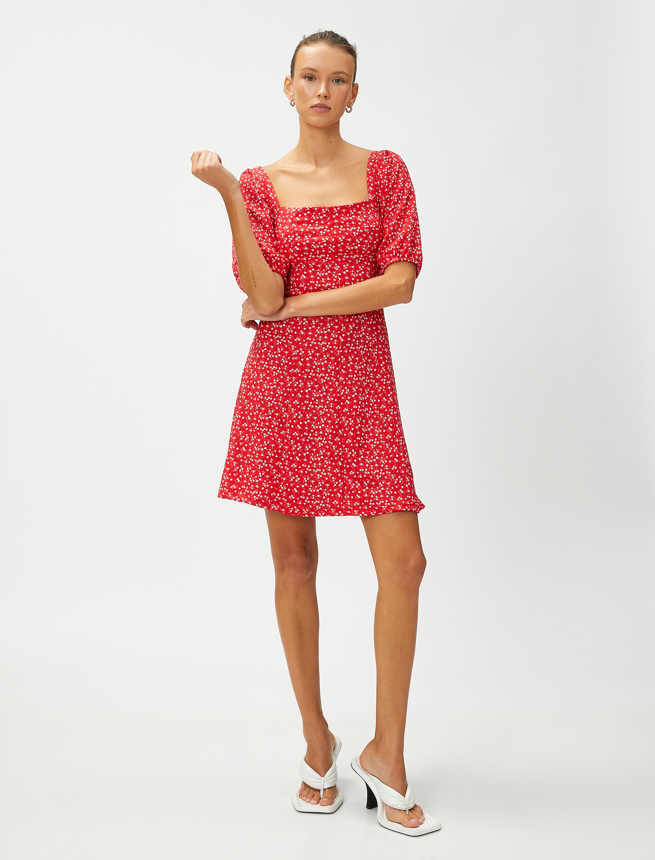   Çiçekli Mini Elbise Kısa Kollu Kare Yaka