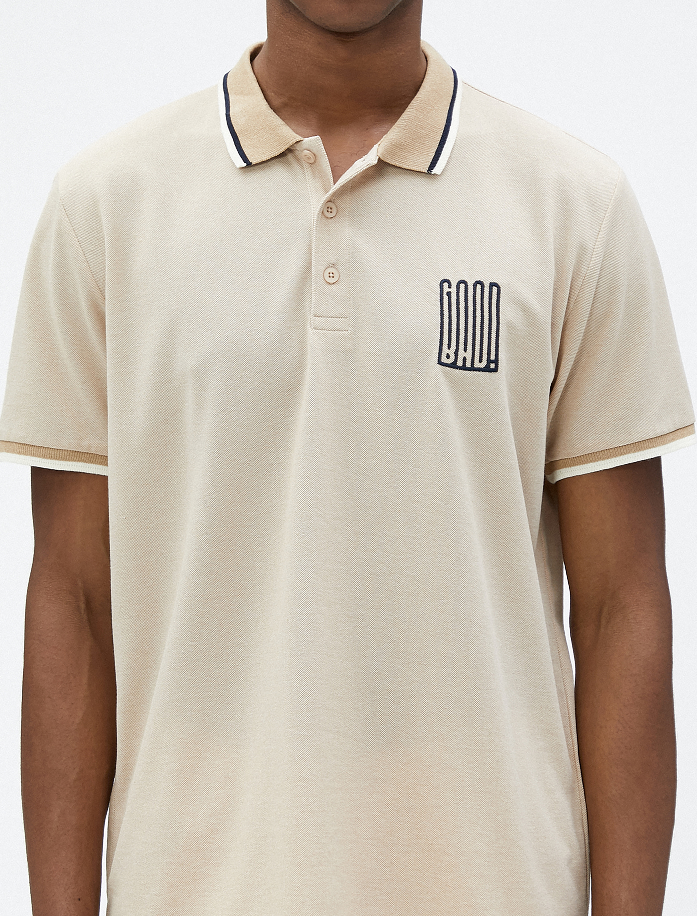   Polo Yaka Tişört Düğmeli Slogan İşlemeli Dar Kesim Kısa Kollu