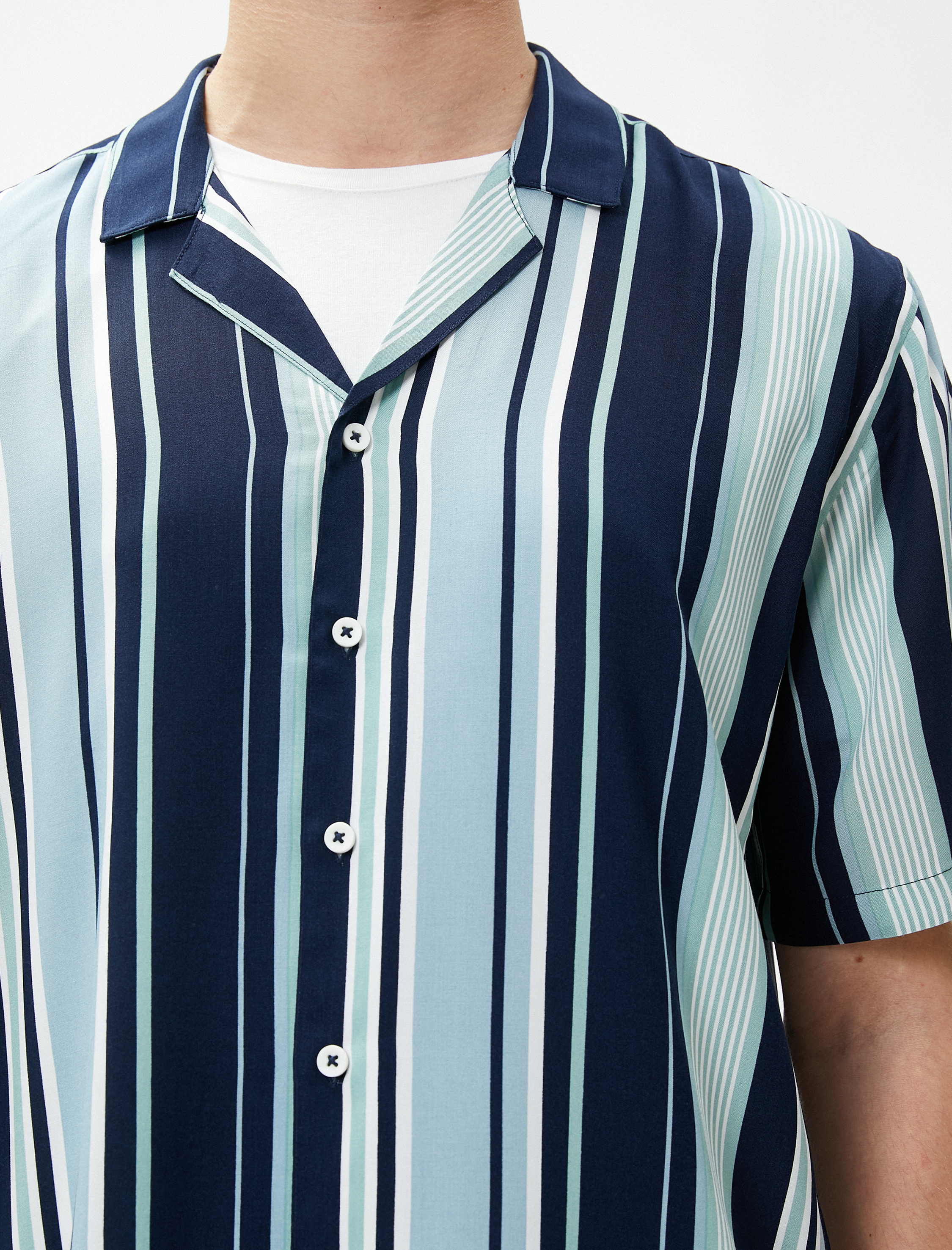   Yazlık Gömlek Kısa Kollu Apaş Yaka Baskılı Viskon