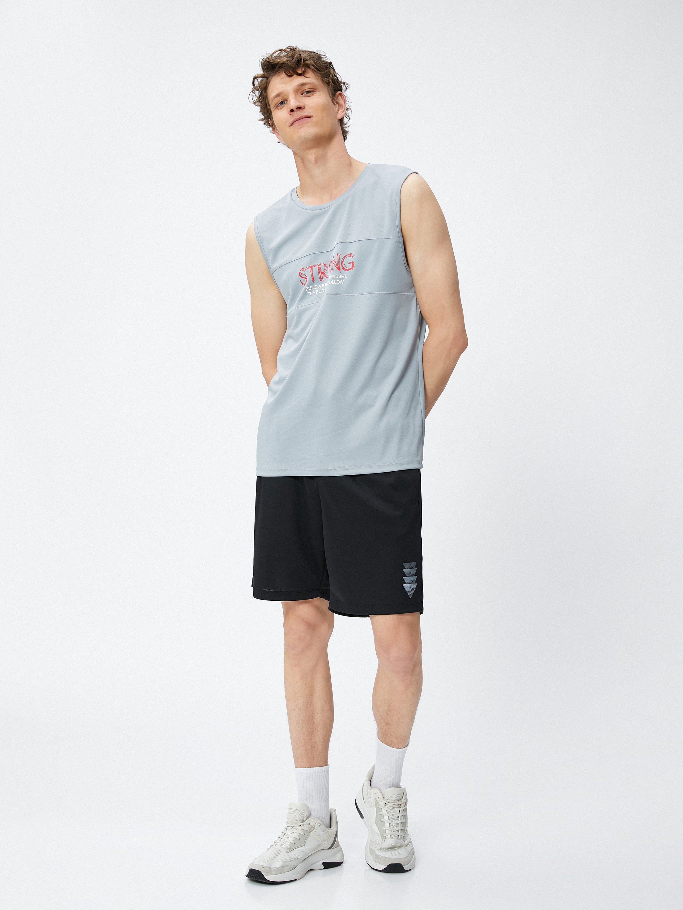   Sporcu Atleti Slogan Baskılı Dikiş Detaylı