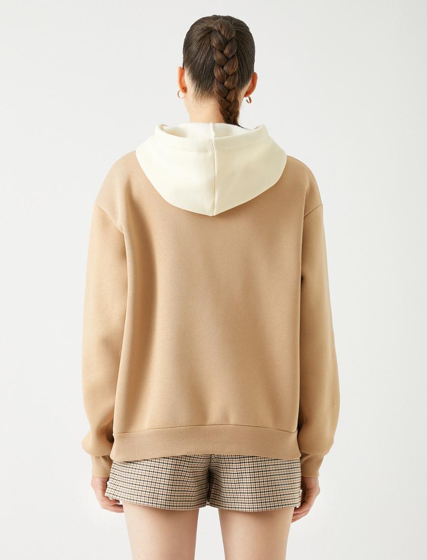   Şardonlu Kapüşonlu Sweatshirt Kolej Baskılı Kanguru Cepli